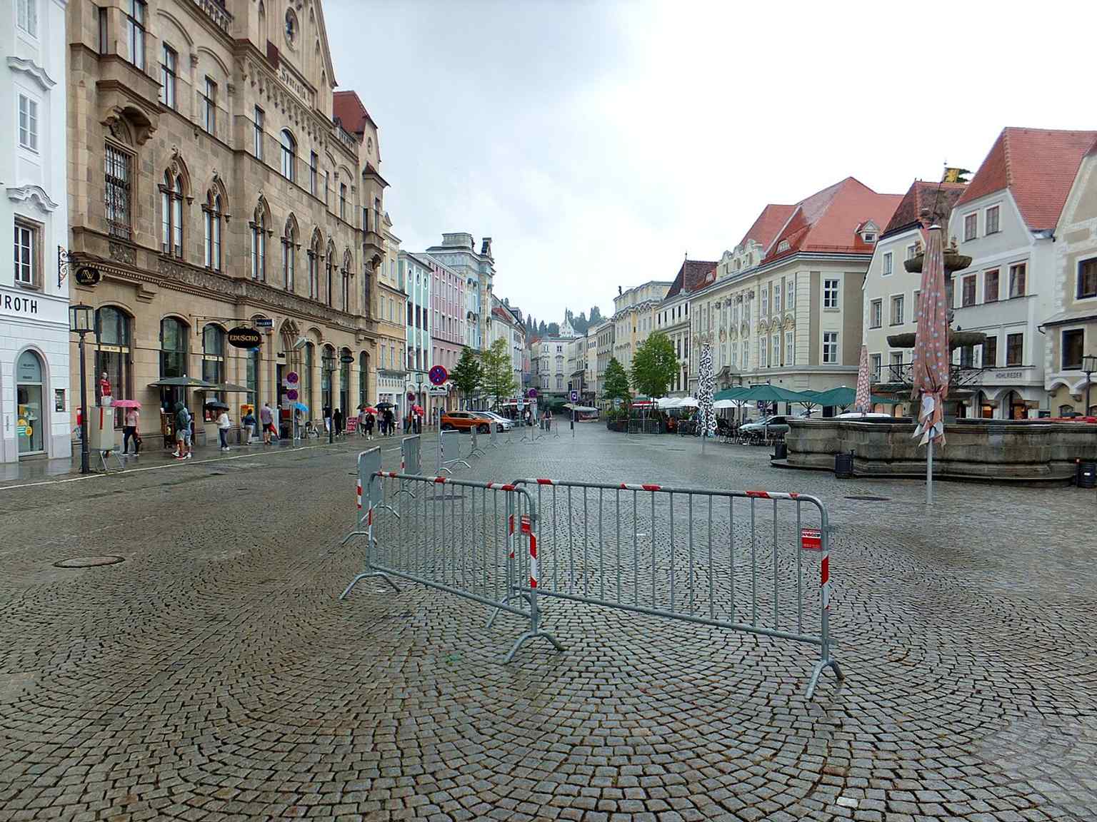 The procession into Enge Gasse marks the northern edge of the square, one of the historic boundaries named in the source text.