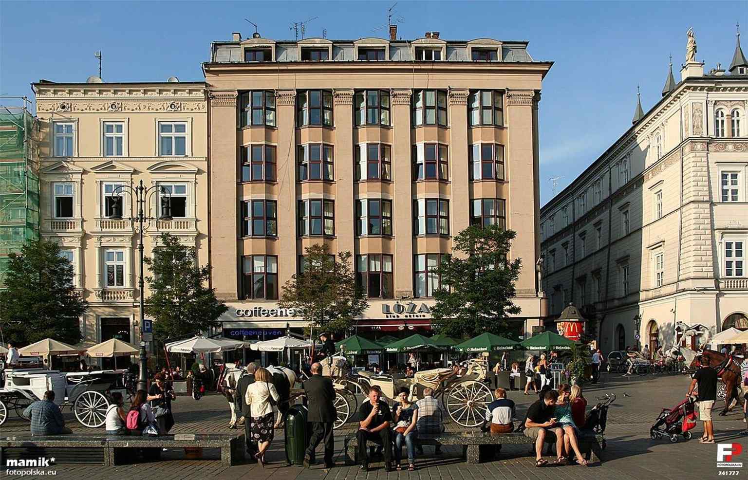 The Market Square façade of Feniks, the side most affected by wartime reconstruction and later restoration debates.