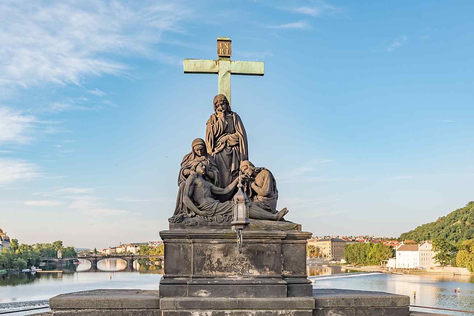 This image shows Emanuel Max's Pietà, commissioned by the Prague municipality in 1859, a project notably funded through a public collection.