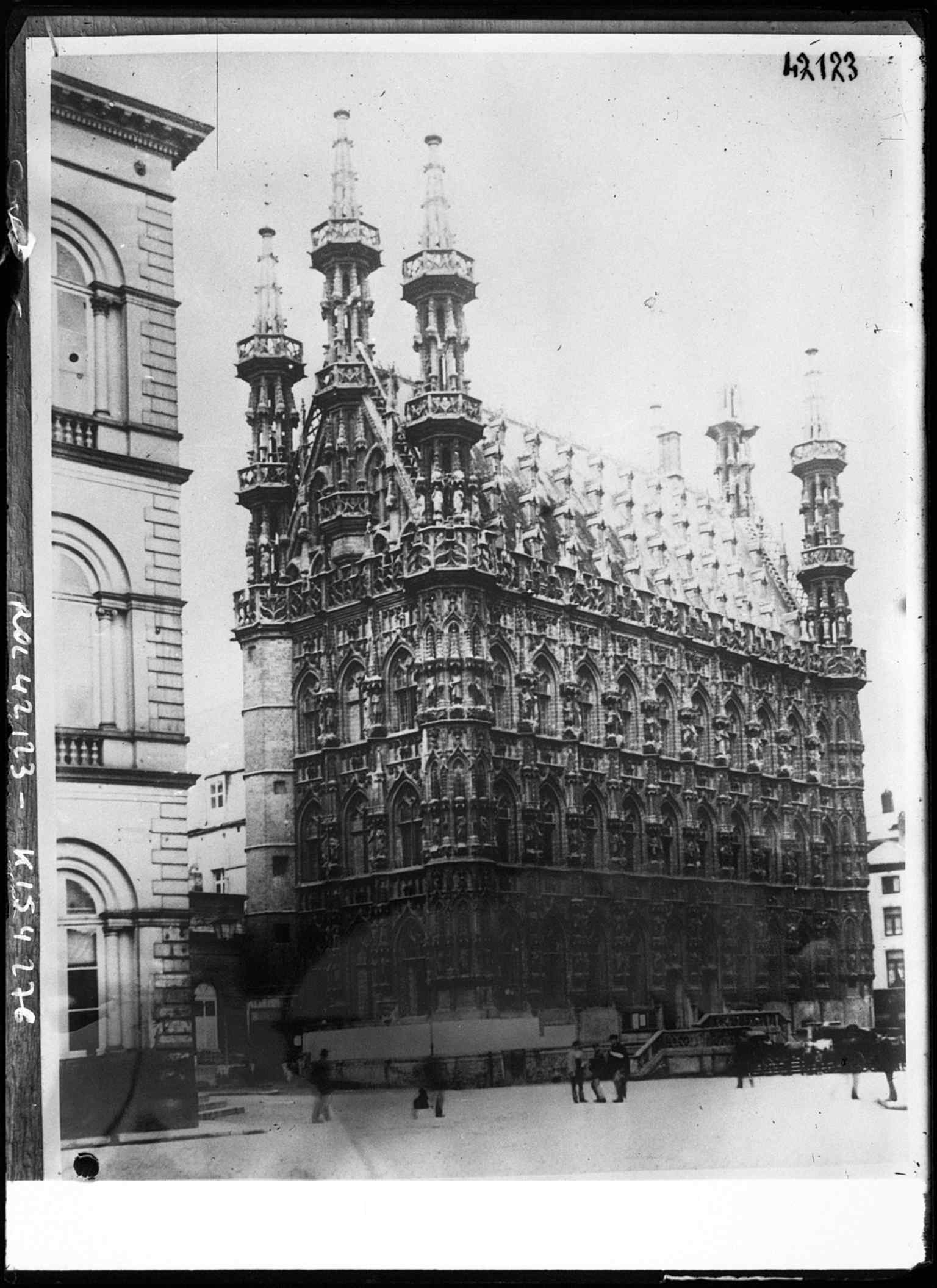 An early 1914 image of the façade, capturing the building just before the devastation of World War I left Leuven’s center in ruins.