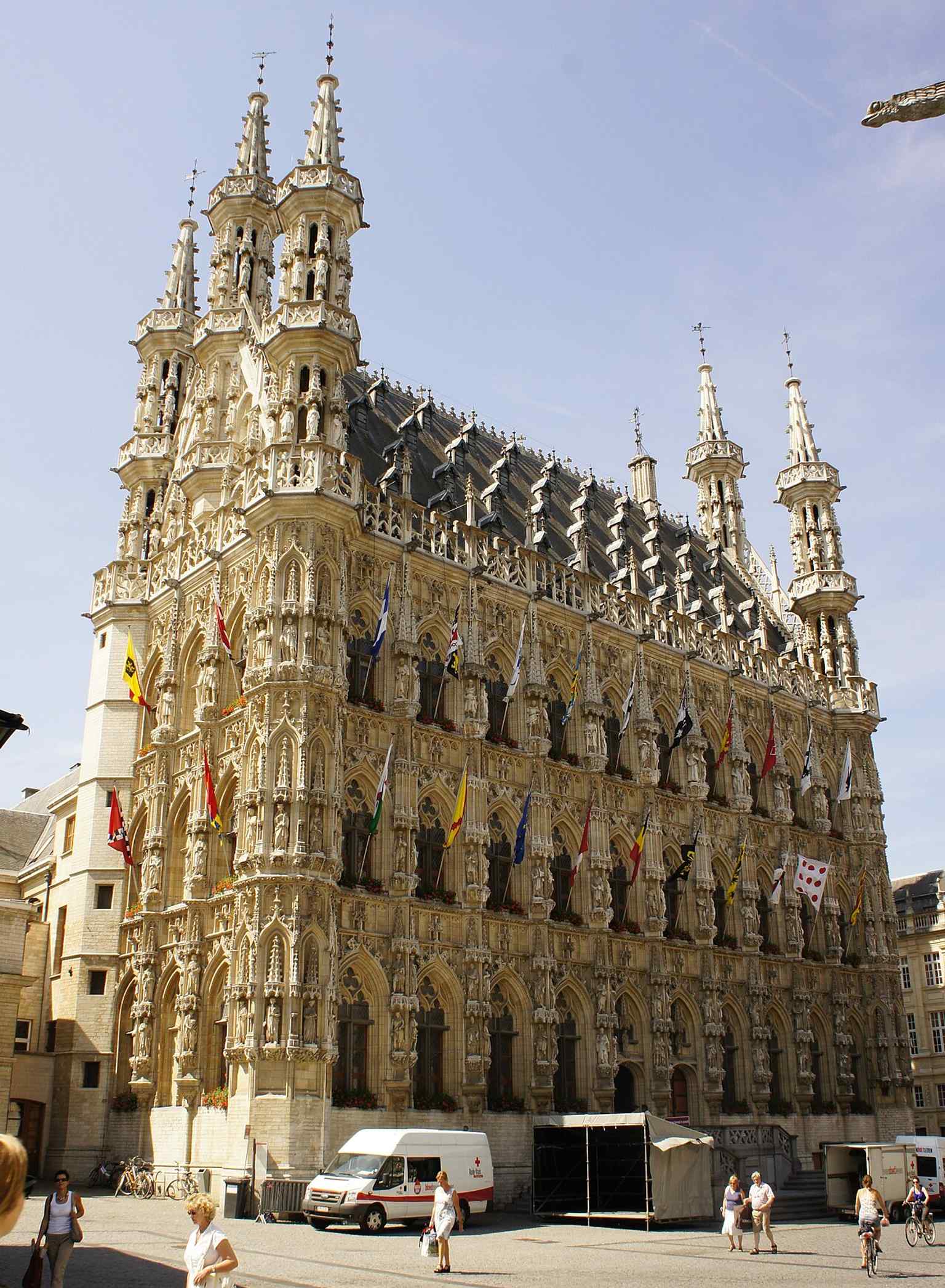 An interior view of the historic Town Hall, with reference to the 15th-century construction phases under Sulpitius van Vorst, Jan Keldermans II, and Matthijs de Layens.
