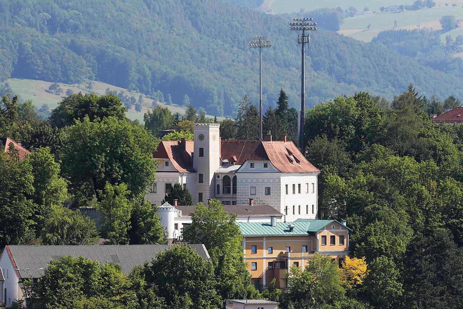 A telephoto city view that places English Castle in the Steyr landscape, matching the note that the castle overlooks the town.