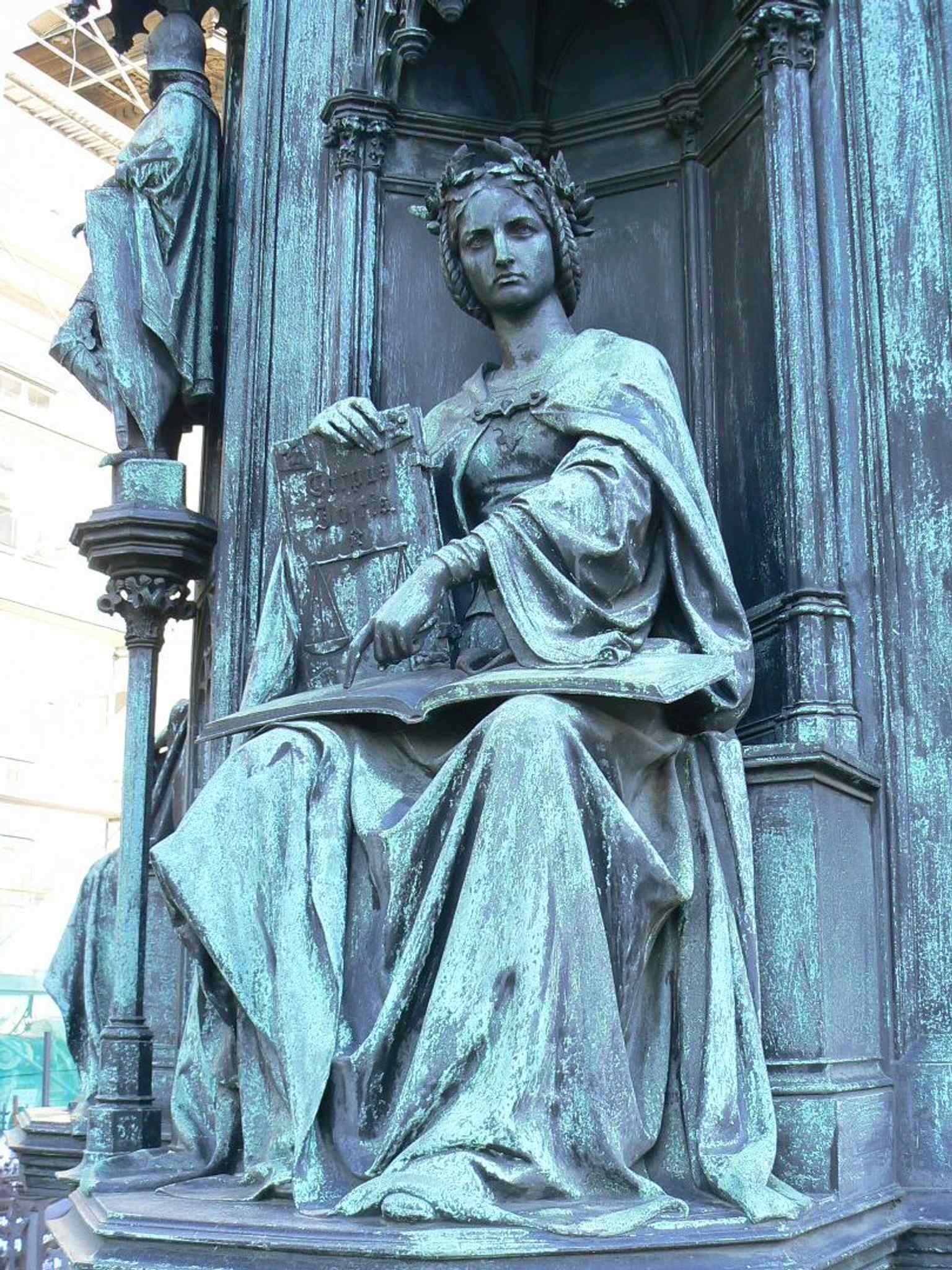 This allegorical figure for the Faculty of Law reminds us of the 'visual curriculum' on the pedestal, celebrating the medieval university founded by Charles IV.