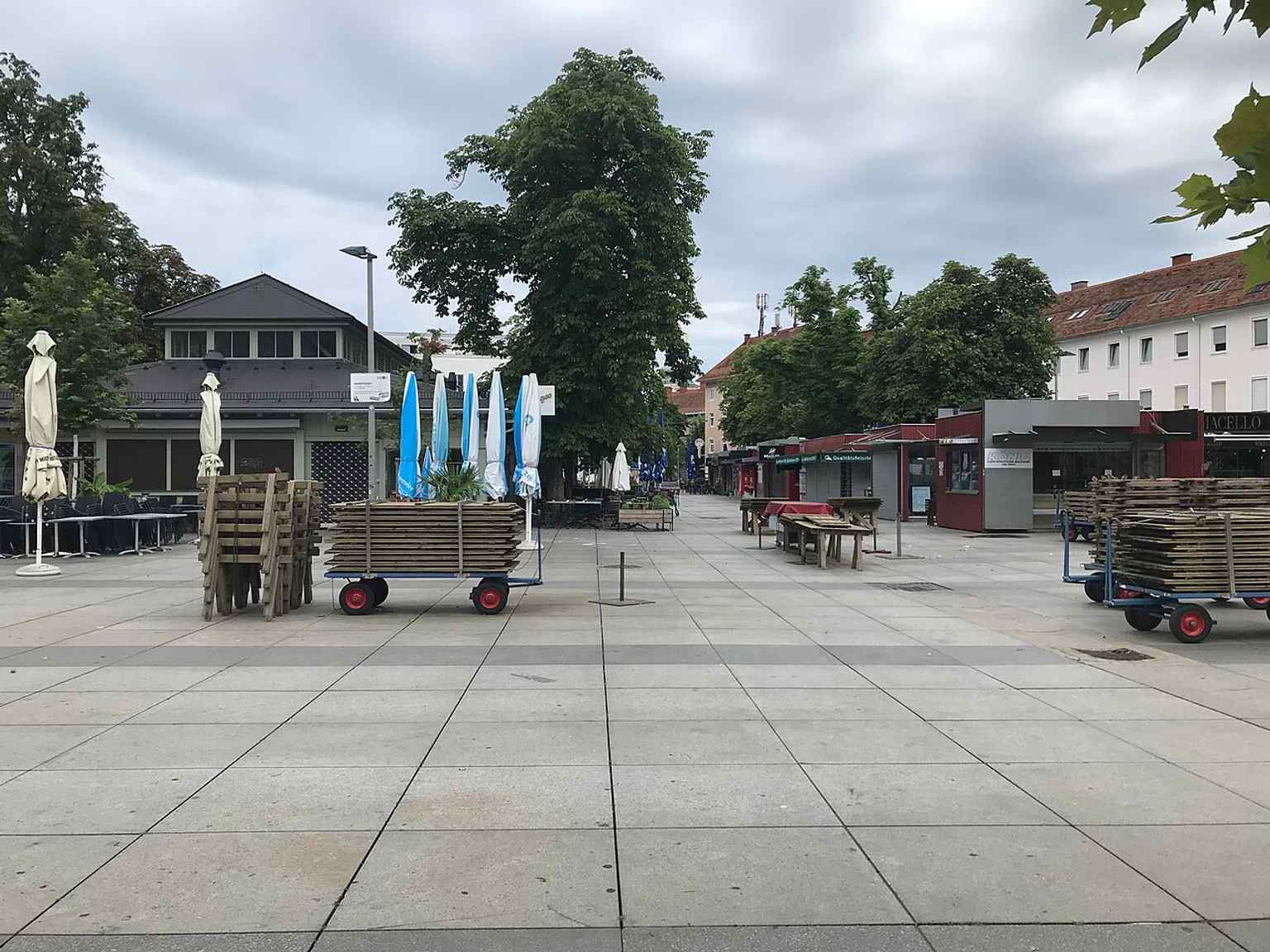 The calmer southern half of Lendplatz, where the market area now mixes a central square, trees, market stalls and cafés.