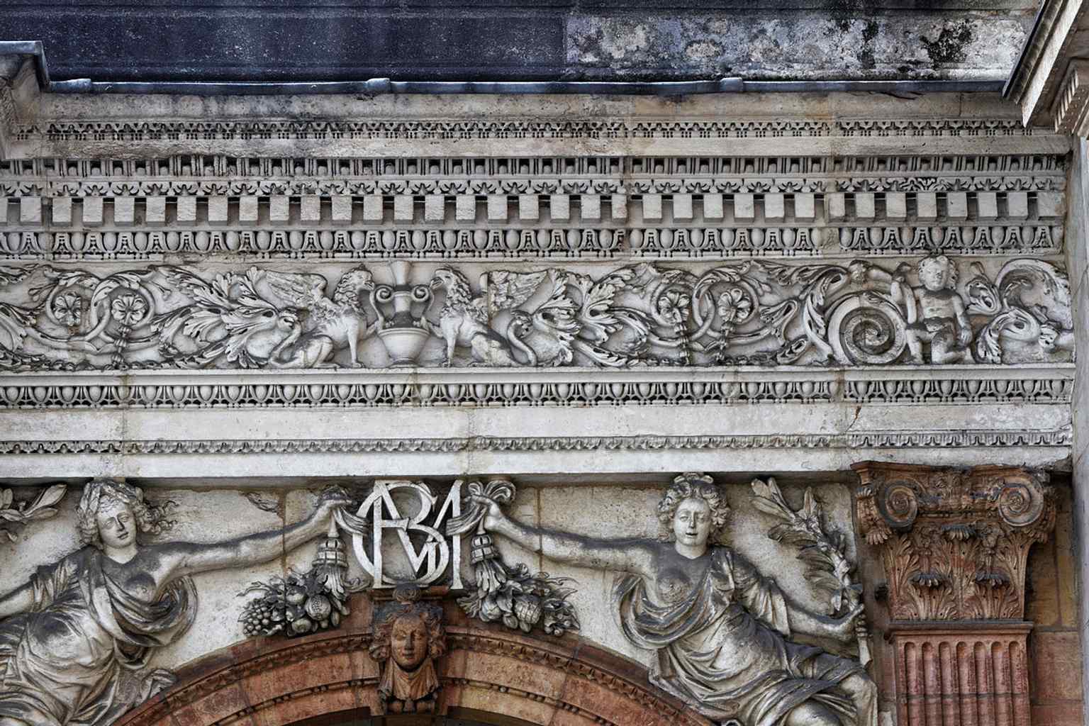 The elegant interior spaces of the Hôtel de Vogüé highlight its Renaissance Italian influences, a style favored by its builder Étienne Bouhier after his travels and studies.