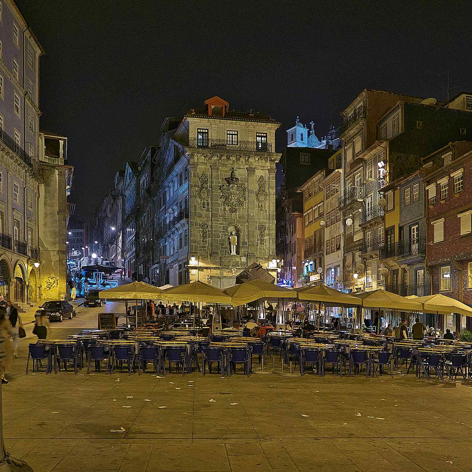 Praça da Ribeira in Porto, with the 1783 Chafariz da Rua de São João — the baroque fountain that became the square’s landmark.