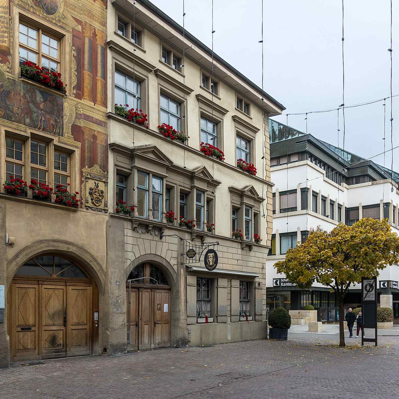 A view from Vorstadt showing the Kantonalbank behind the neighboring building, matching the bank’s prominent location on the northern edge of Schaffhausen’s old town.