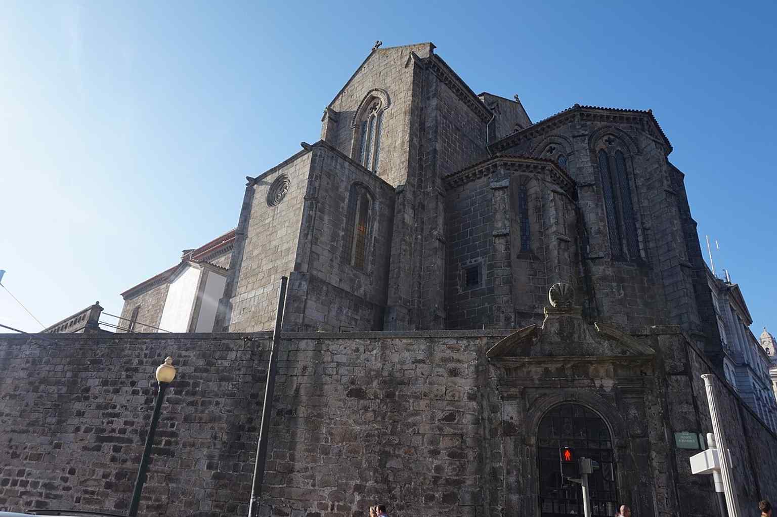 A clear full view of the Gothic church in Porto, the landmark’s main exterior before the interior was transformed with Baroque gilded woodwork.