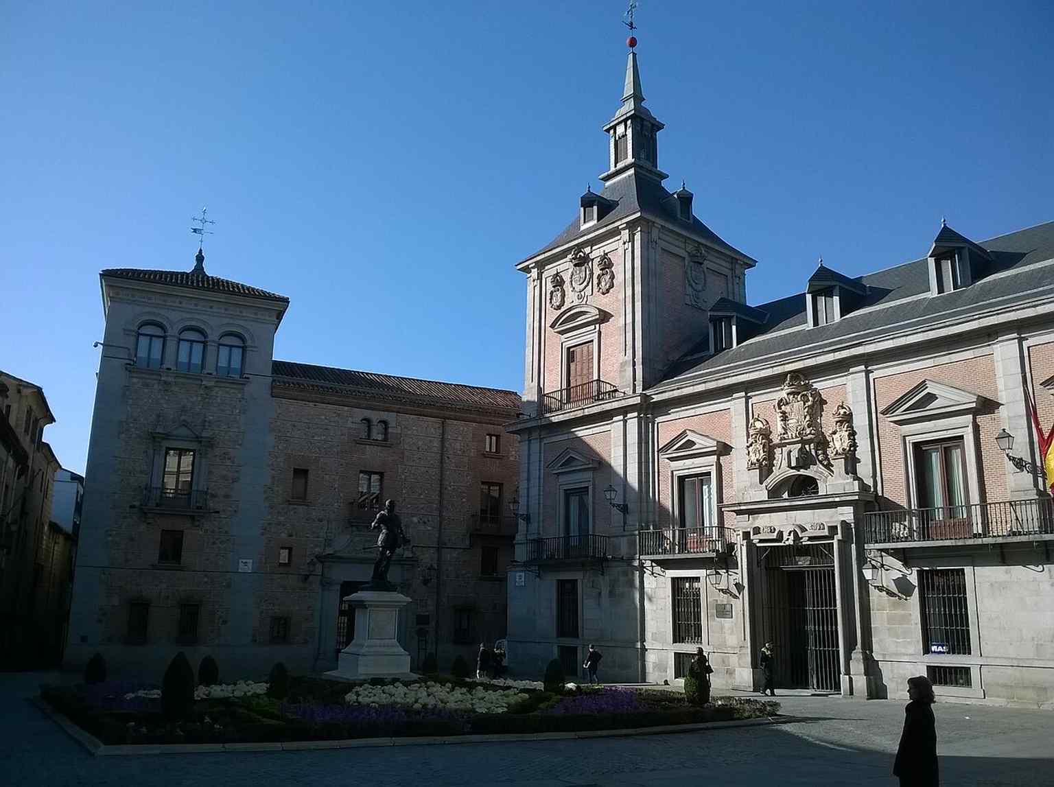 Casa de Cisneros and Casa de la Villa together, highlighting how the southern and western edges of the plaza are defined by these palaces.