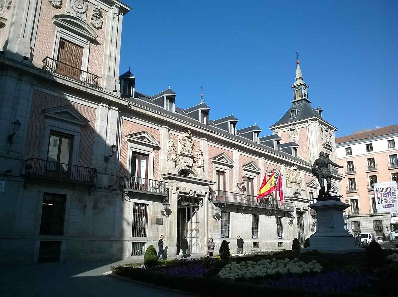 The Álvaro de Bazán monument in the center of the square, honoring the admiral celebrated with this 19th-century bronze statue.