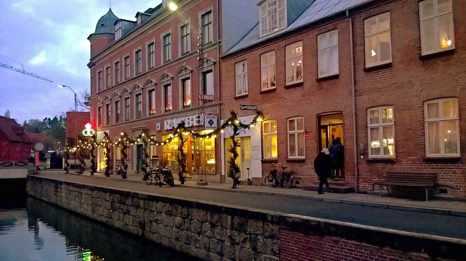 The Havnekvarter area adds the 1900s layer to Den Gamle By, reflecting how the museum expanded beyond its early 18th- and 19th-century buildings.