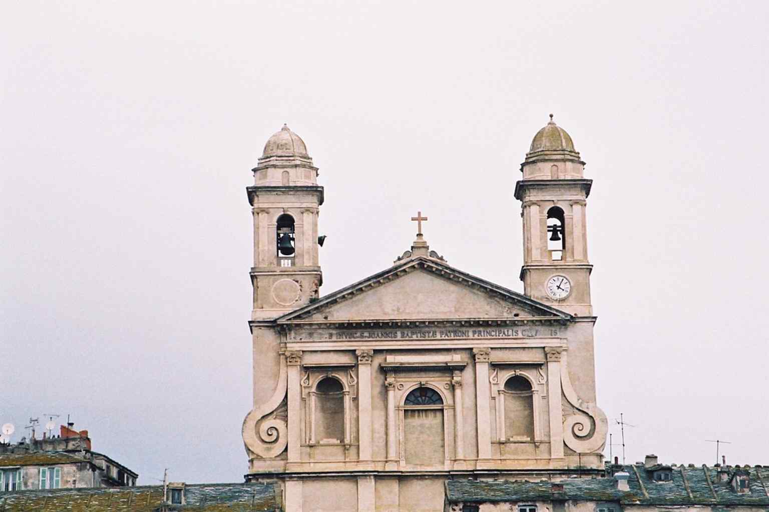 A clear street-level view of Saint-Jean-Baptiste, the largest church in Corsica, showing its Baroque façade in the heart of Bastia’s Terra Vechja district.
