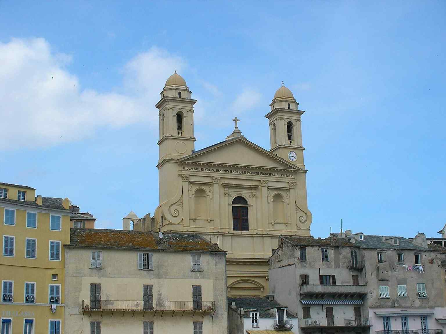 Another interior angle highlighting the ornate furnishings and side chapels used by Bastia’s sailors’ and fishermen’s confraternities.