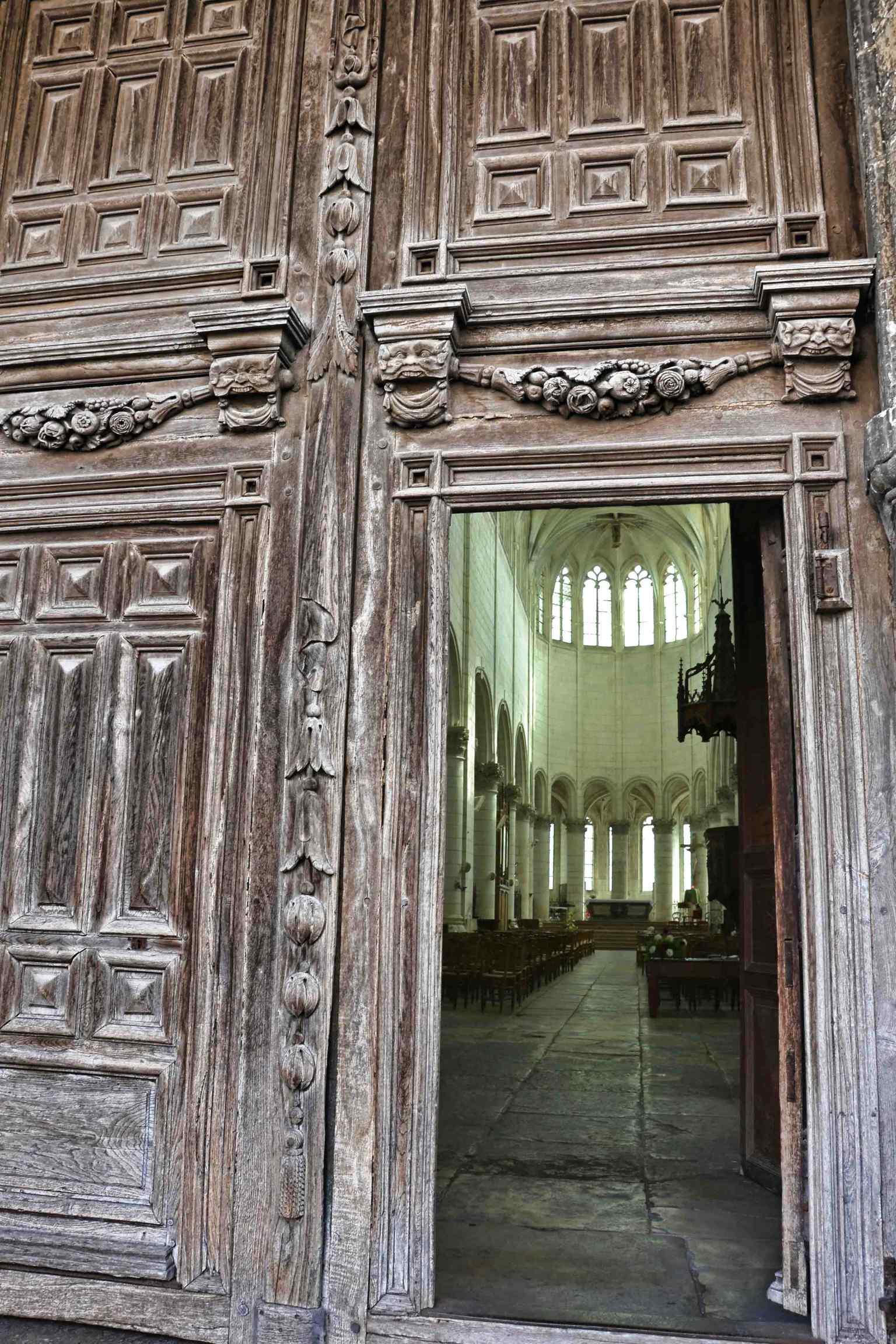This image shows the entire portal and part of the nave, representing the 17th-century rebuilding efforts funded locally by the parish after the devastation of the Wars of Religion.