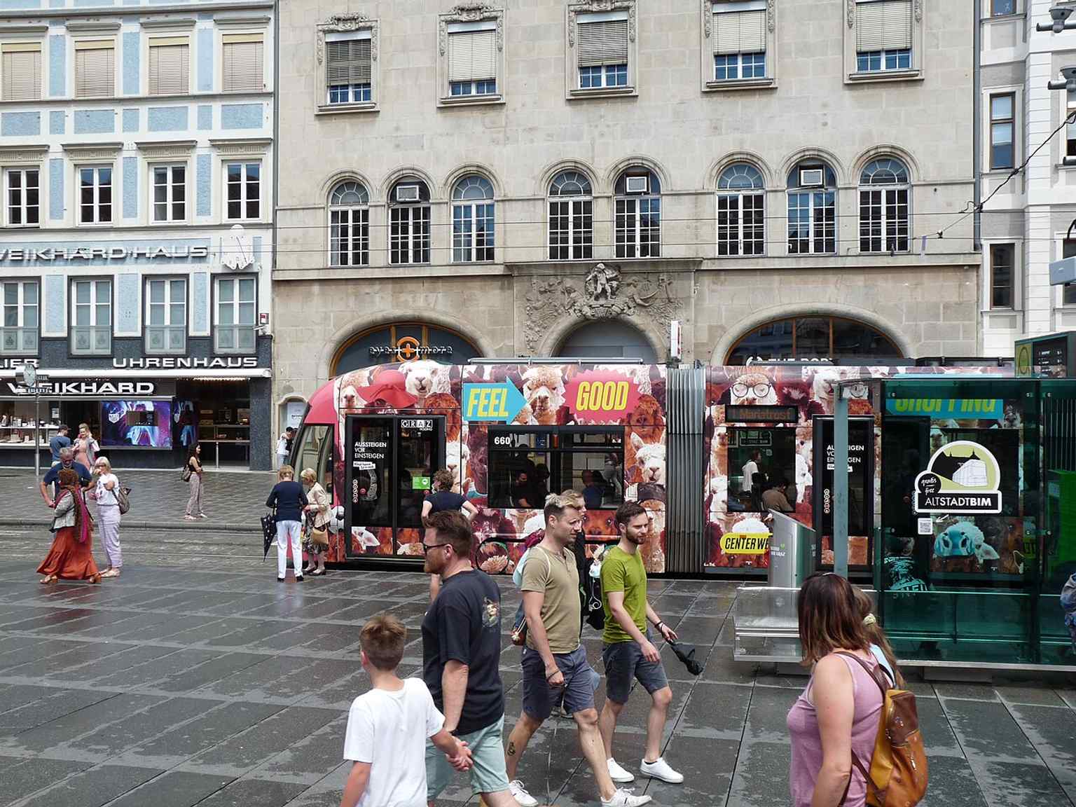 Another view of tram traffic on Hauptplatz, illustrating the square’s function as a central stop shared by nearly all tram lines.
