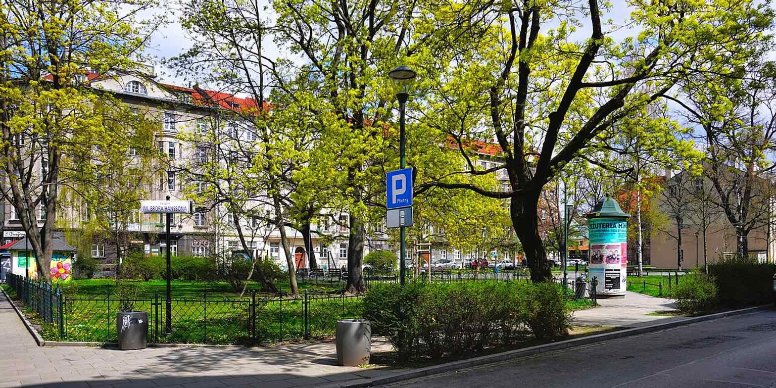 A broad south-facing view of General Władysław Sikorski Square, including Bror Hansson Square, showing the open space beside the historic buildings.