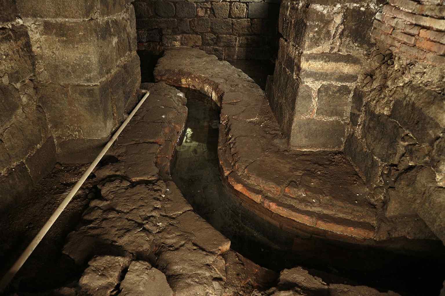 The drainage and water-management system of the baths, a key feature of this site whose preservation was always complicated by underground water.
