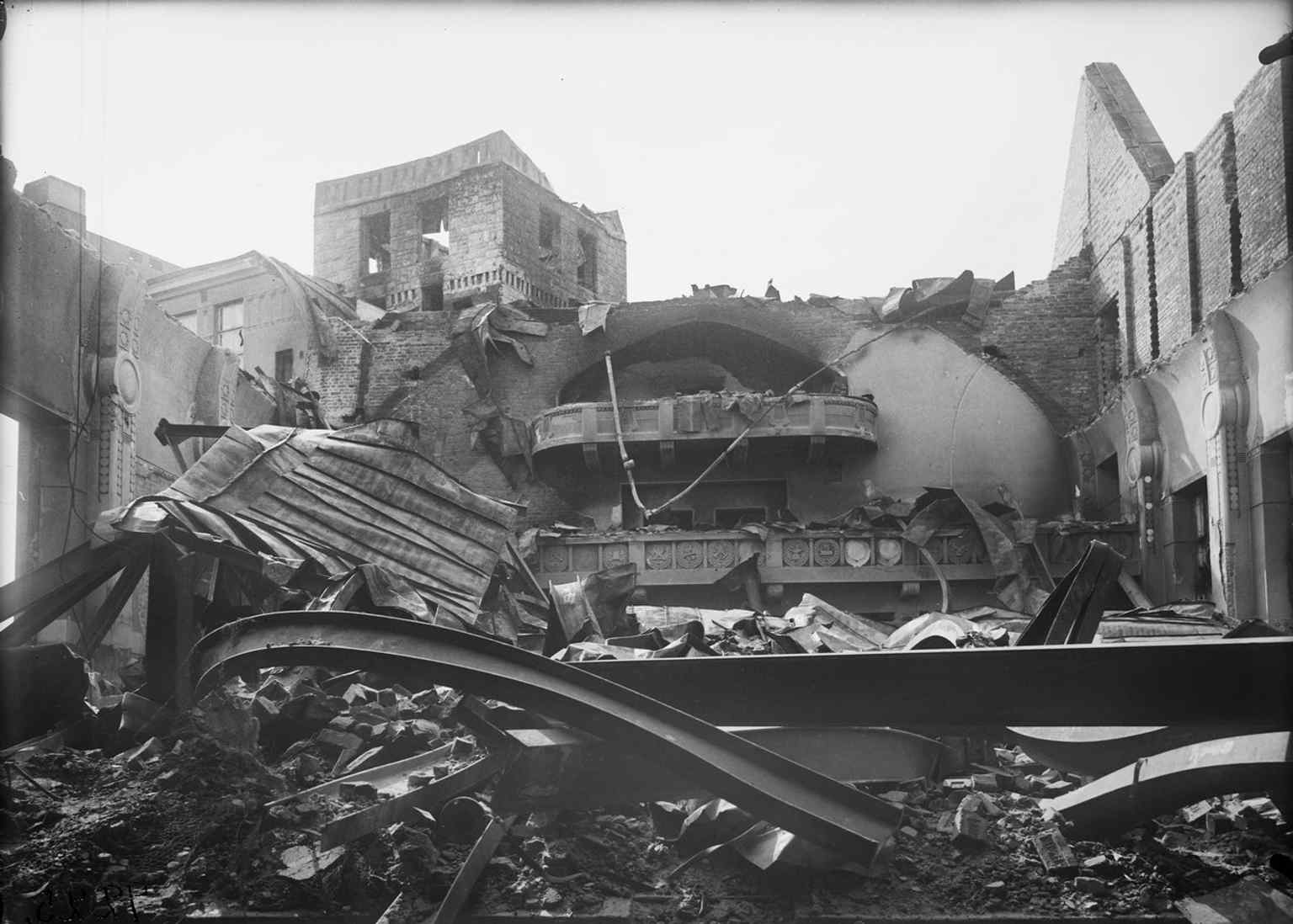 The shattered banquet hall in 1918 — a stark reminder of the Civil War destruction that reshaped Paasitorni’s interior and later restoration history.