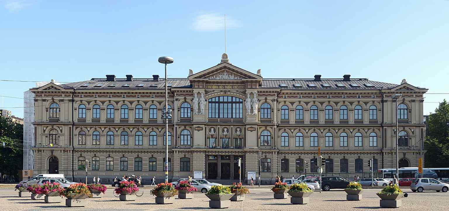A wide, high-resolution view of the museum on a summer day — perfect for showing Ateneum as a landmark at Helsinki’s Rautatientori.