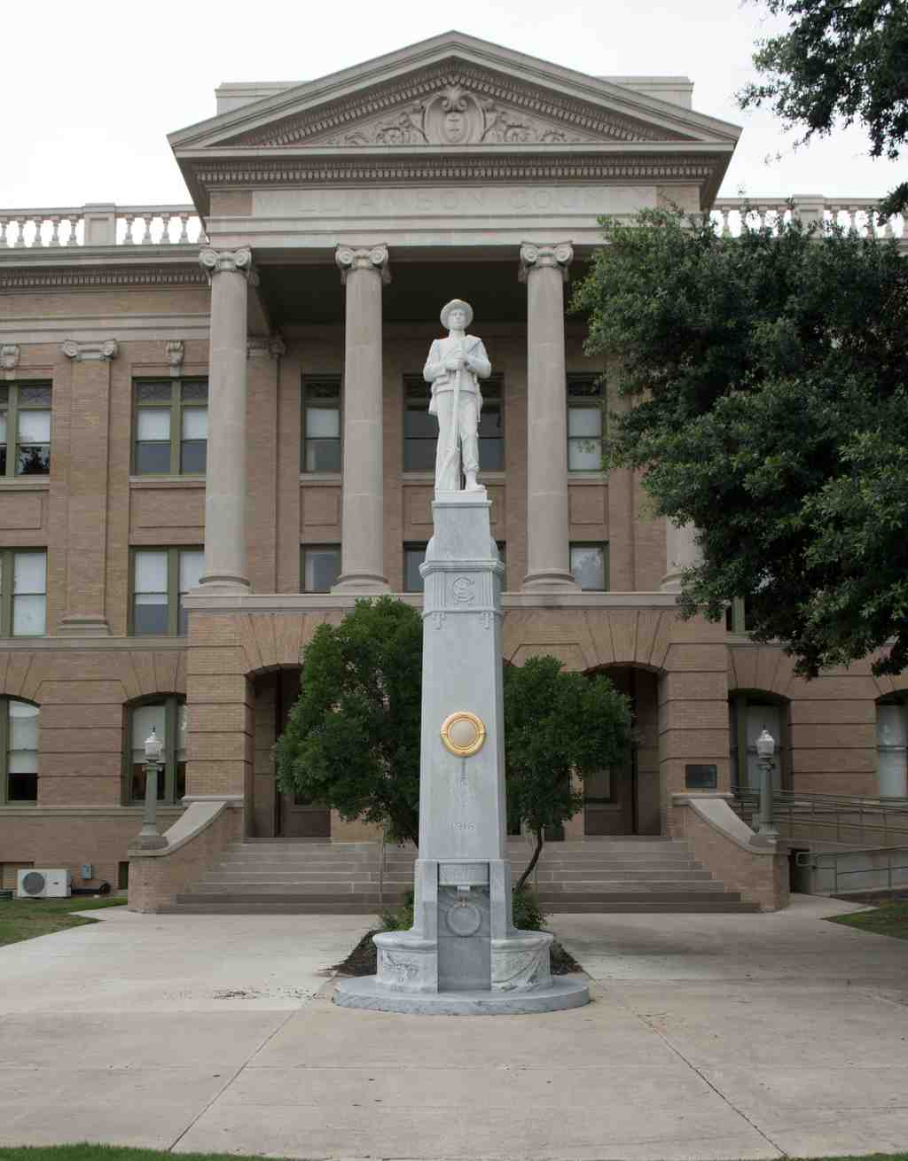 Confederate Soldiers and Sailors Monument
