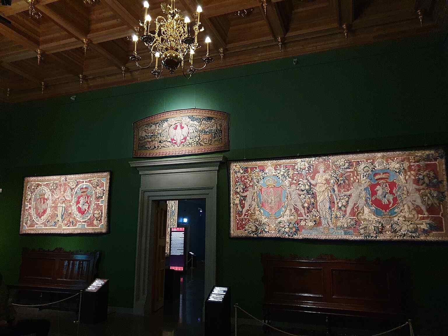 The Green Room’s tapestry display highlights the Polish Eagle and Lithuanian Vytis, symbols central to the Polish–Lithuanian Commonwealth.