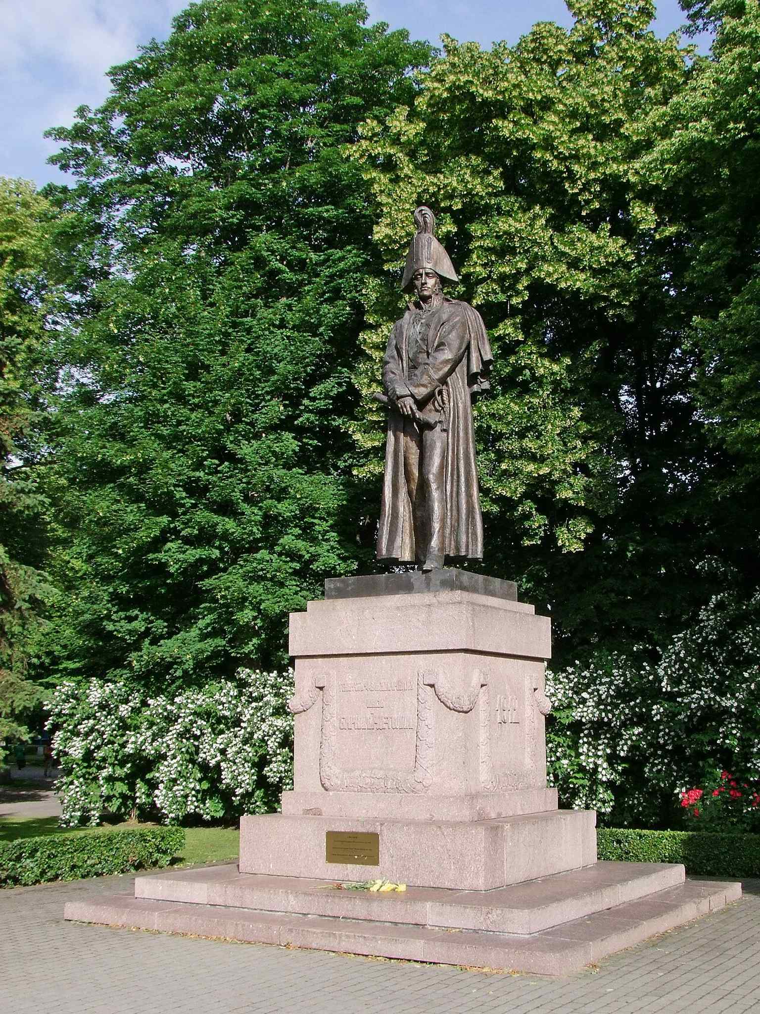 The original 1913 monument shown in Riga — the memorial that was later evacuated in 1915 and lost during the turmoil of World War I.