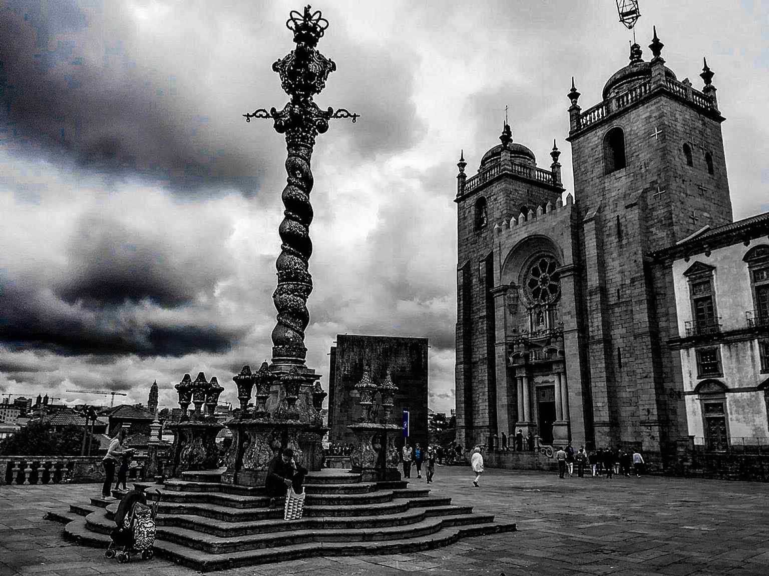 A broad daytime view of Porto Cathedral’s fortified Romanesque exterior, with the plain façade that still preserves its medieval character.