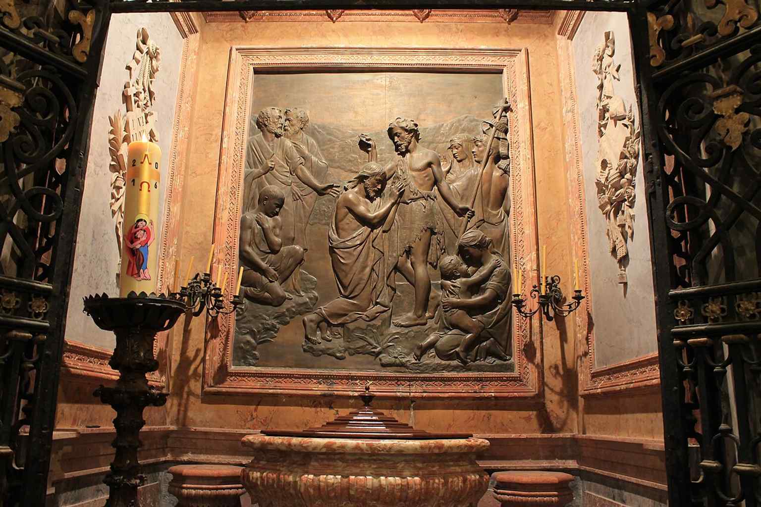 The Chapel of the Blessed Sacrament, home to one of the cathedral’s major Baroque chapels and altar works.