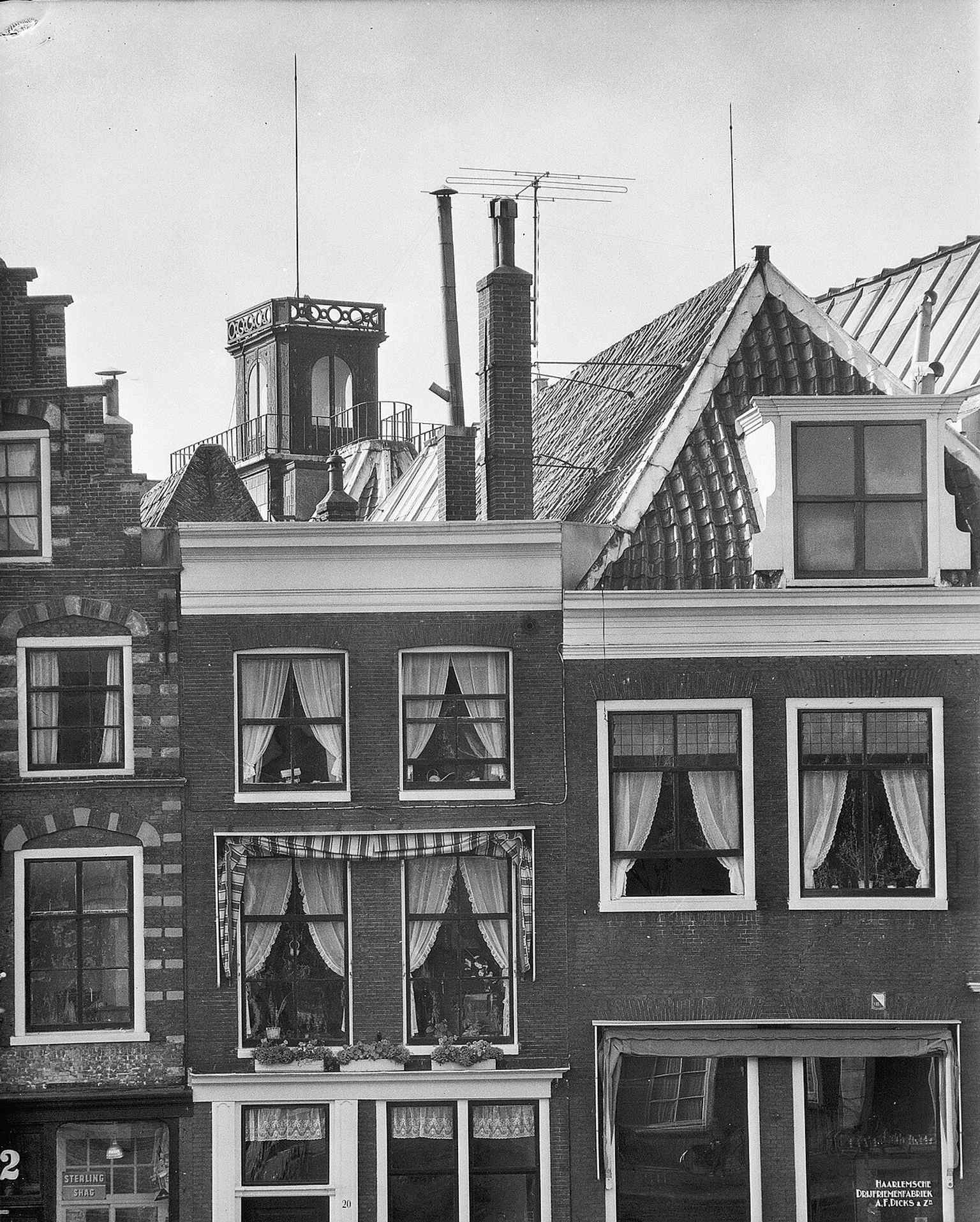 The observatory seen rising above the Oval Room roof — evidence of Teylers’ early ambition to study the heavens as well as the earth.
