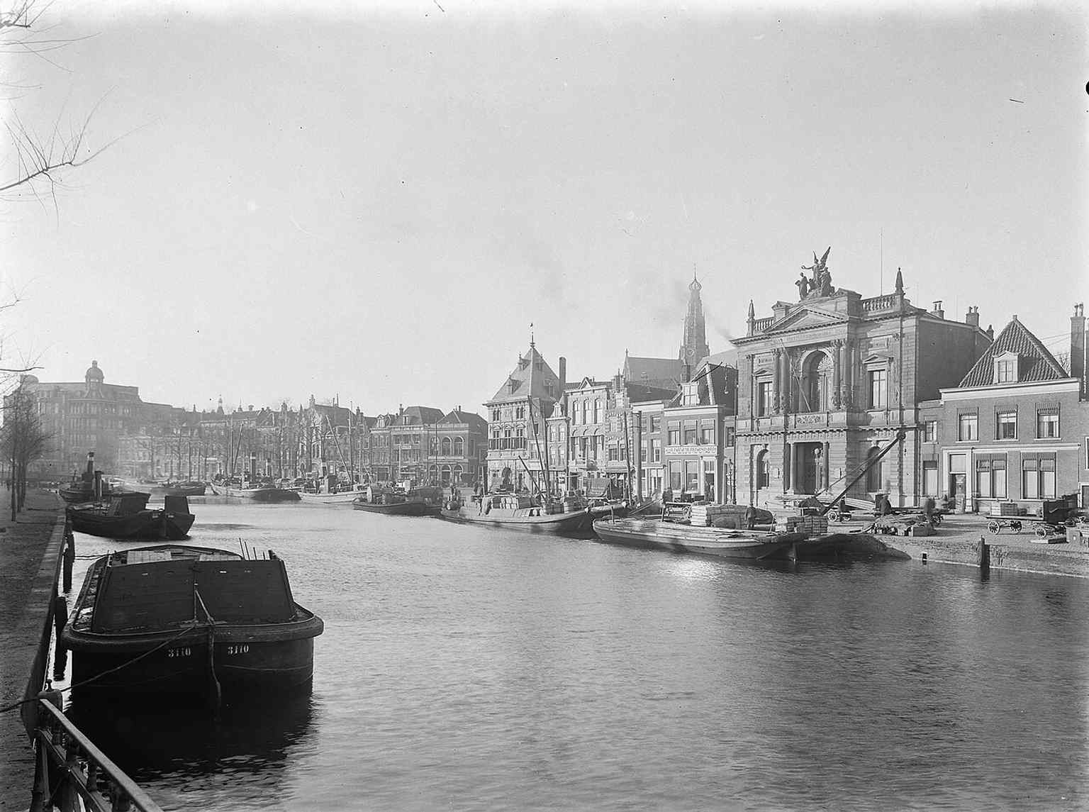 A 1924 view from the Spaarne with Teylers Museum on the right, showing the landmark in its Haarlem riverside setting a century ago.