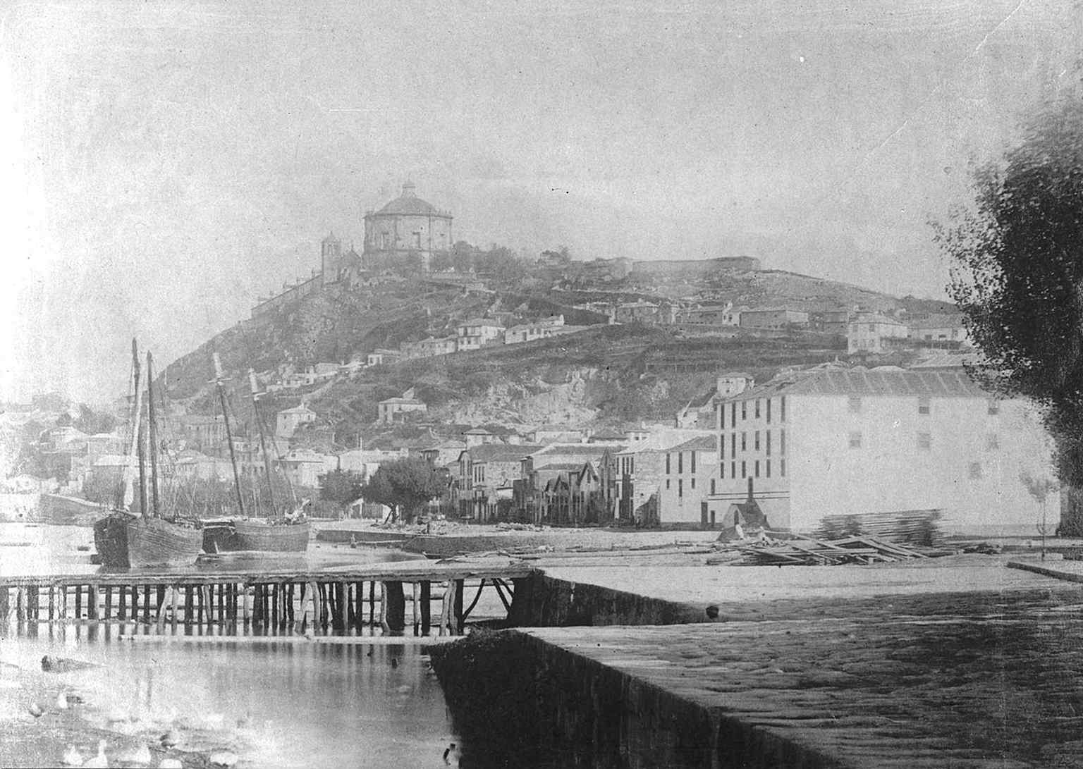 A 19th-century view of Gaia’s riverfront with Serra do Pilar, before modern changes reshaped the waterfront.