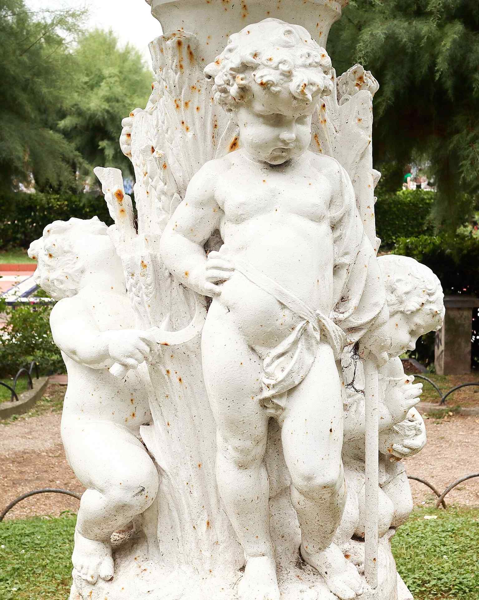 An ornamental planter in Alderdi Eder, part of the park’s flowerbeds and decorative landscaping designed to frame the promenade.