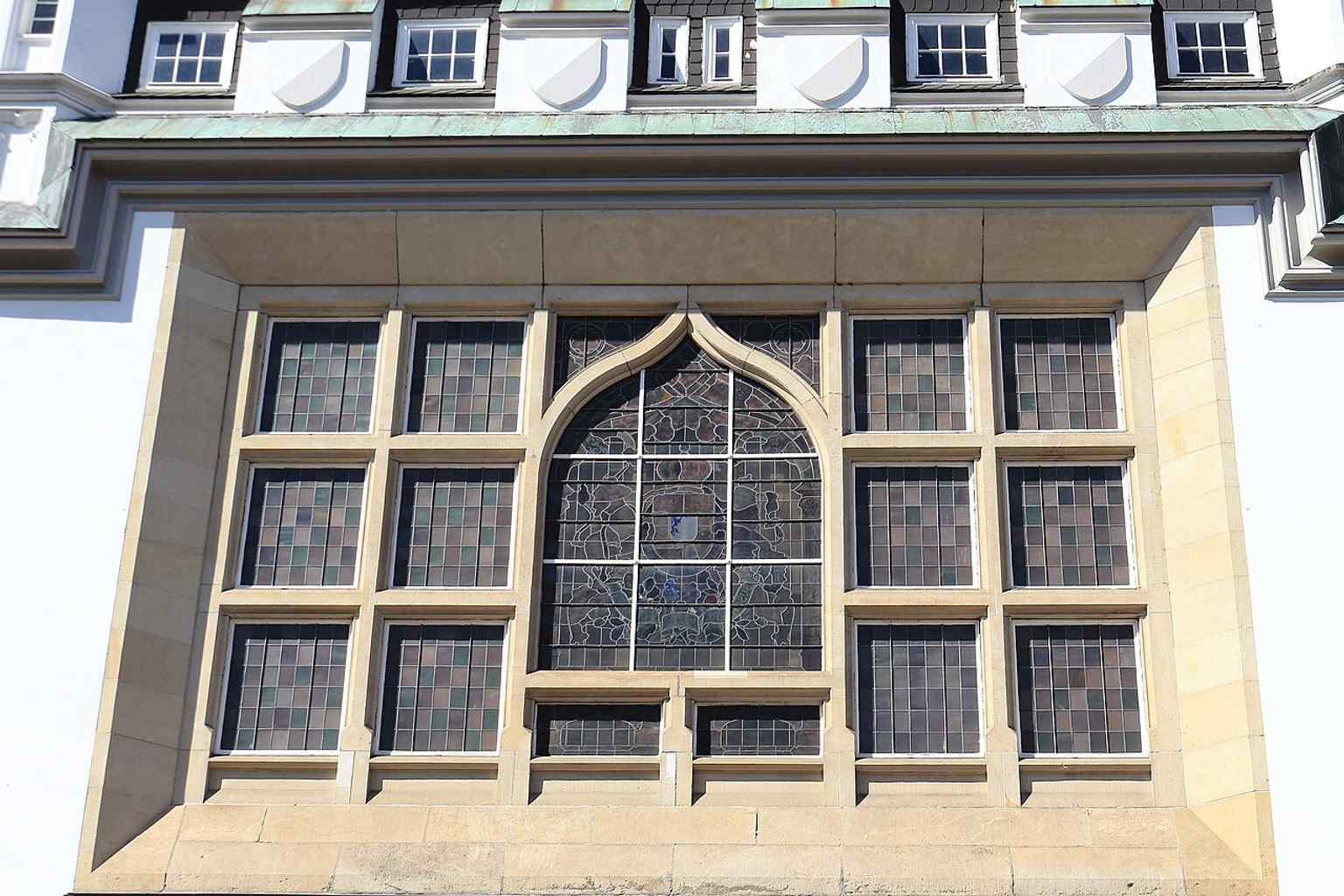 A window detail from the Bomann-Museum's facade on Stechbahn, illustrating the "Baustile-Collage" architecture that blends Gothic and Renaissance-style elements.