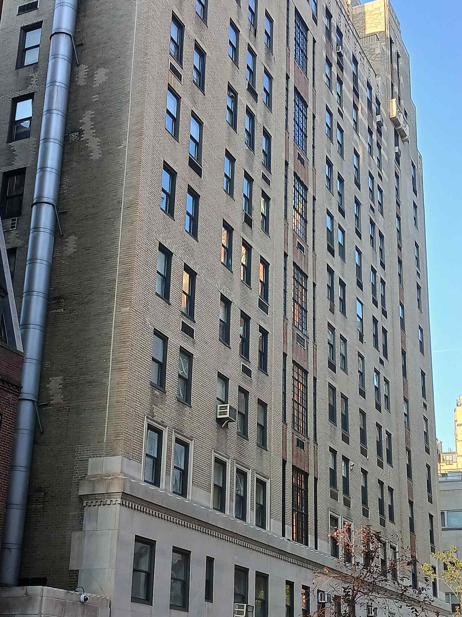 The 40-story Carlyle Hotel, designed in the Art Deco style by Sylvan Bien and Harry M. Prince, stands prominently on Manhattan's Upper East Side, celebrated for its unique architecture.