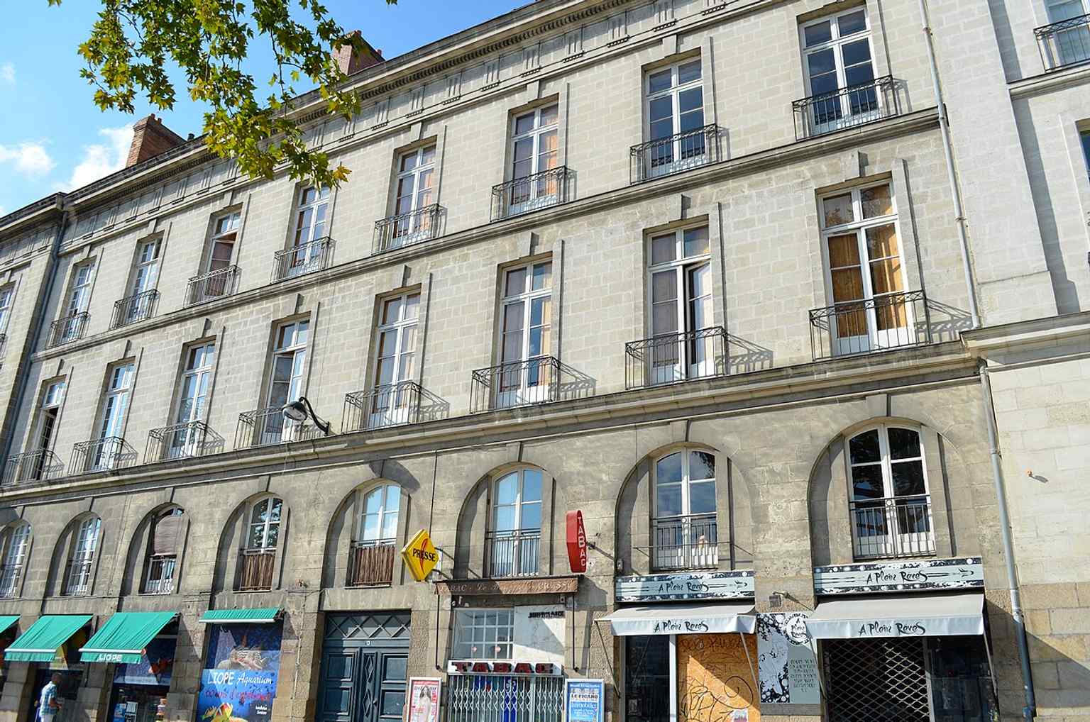 A street-facing view of No. 13 Allée du Port-Maillard, showing the historic urban fabric that replaced the old quay as the Loire was gradually filled in.