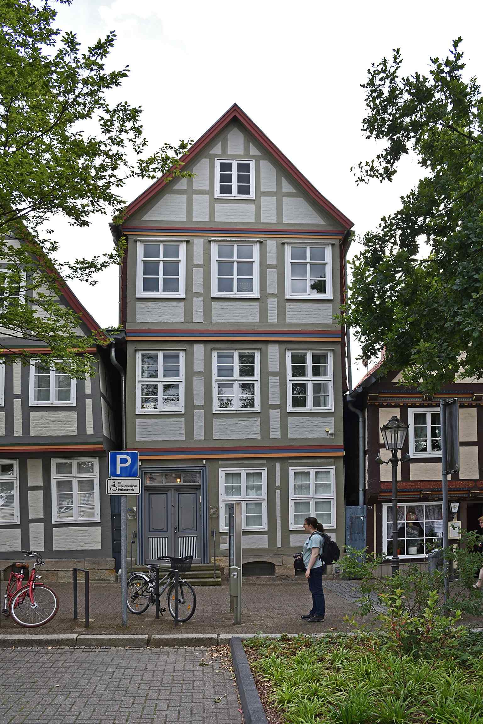 The front half-timbered building at Im Kreise 24, part of the ensemble that initially obscured the synagogue from street view, a common practice in the 18th and 19th centuries due to anti-Jewish sentiment.