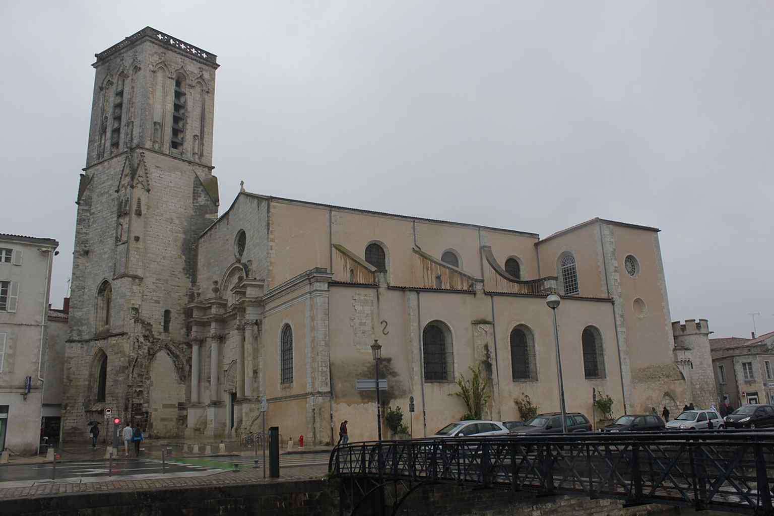 A historical view of the church when it was still identified as Saint-Sauveur-Sainte-Madeleine, before later rebuilding and restoration phases.