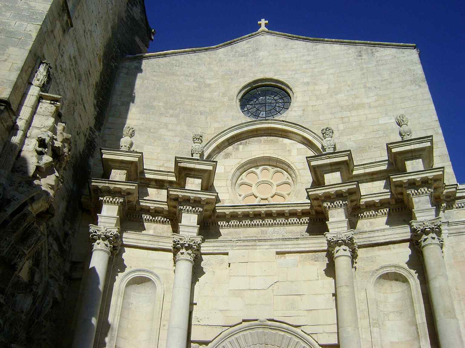 The main entrance portal, a key architectural feature from the church’s post-fire rebuilding in the late 17th century.