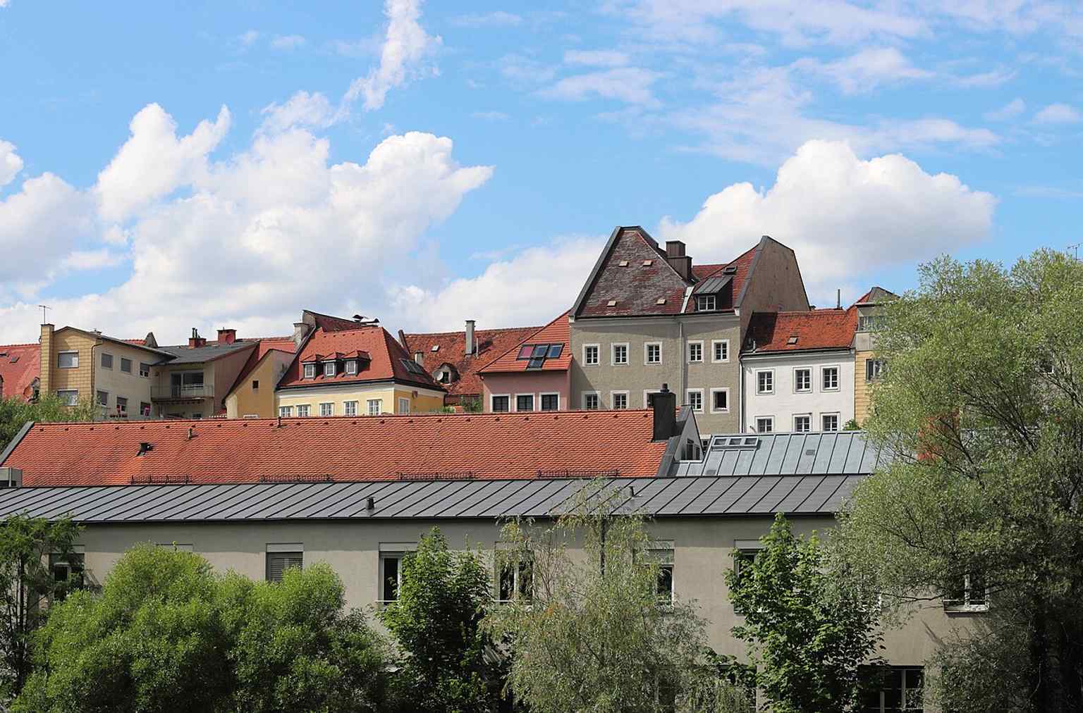 An elevated view over Steyrdorf toward Sierninger Straße and the former factory area, highlighting how the old quarter blends housing and historic urban fabric.