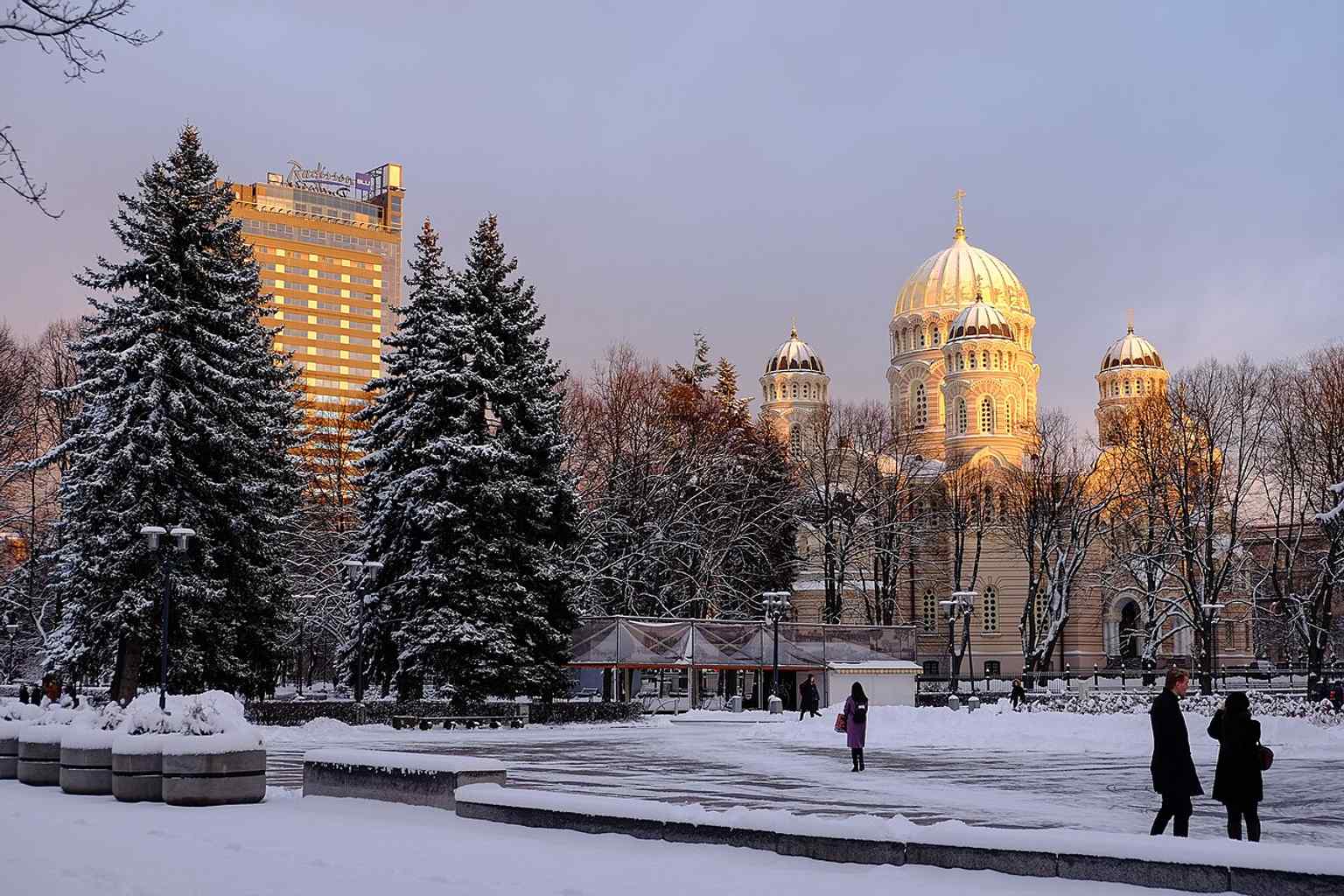 Winter view of the cathedral in Riga’s Esplanāde, evoking the building’s long life through empire, occupation, Soviet atheism, and restoration.