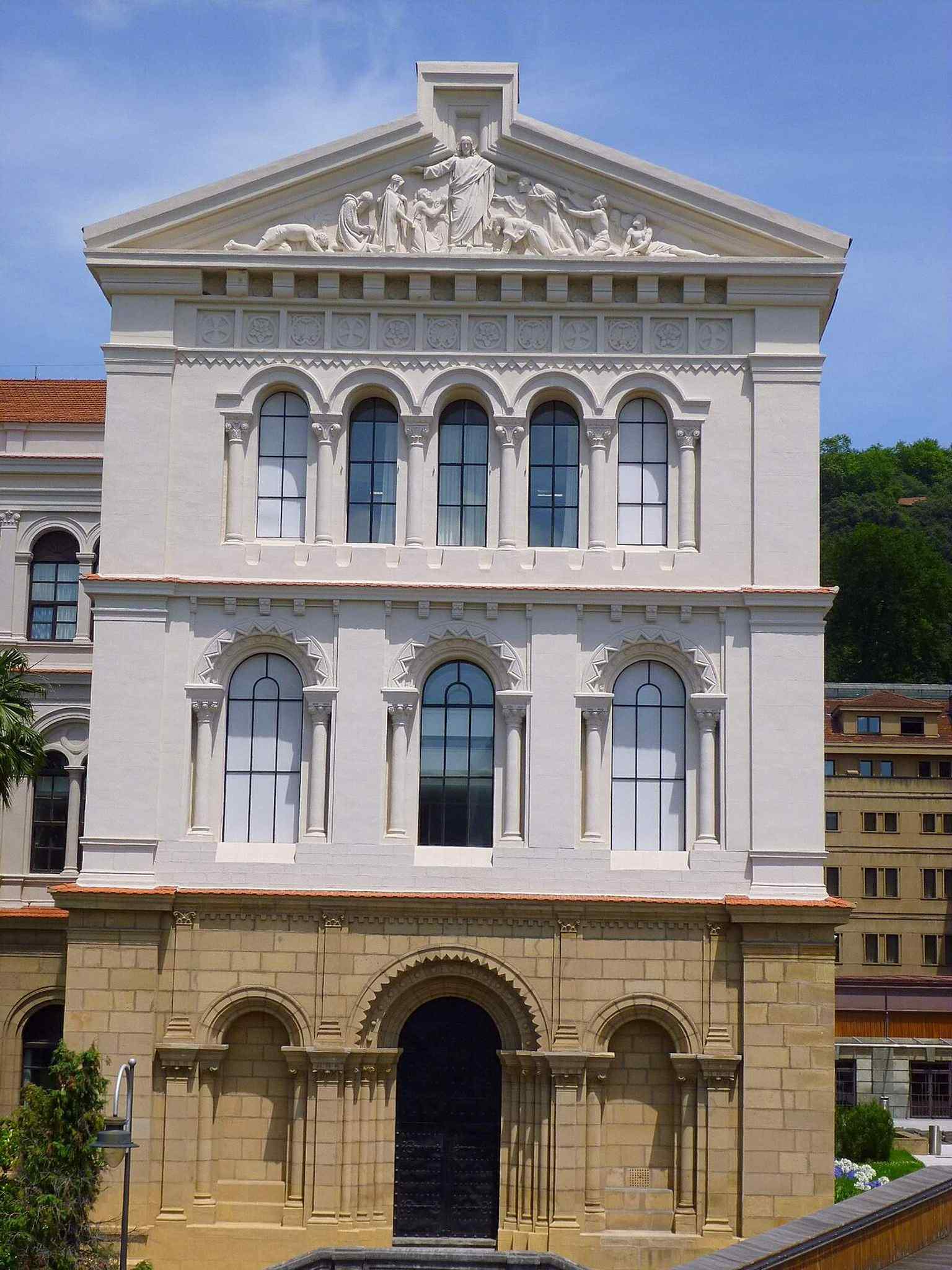 The University of Deusto’s central building in Bilbao, an emblematic Jesuit campus tied to the city’s academic and industrial growth.
