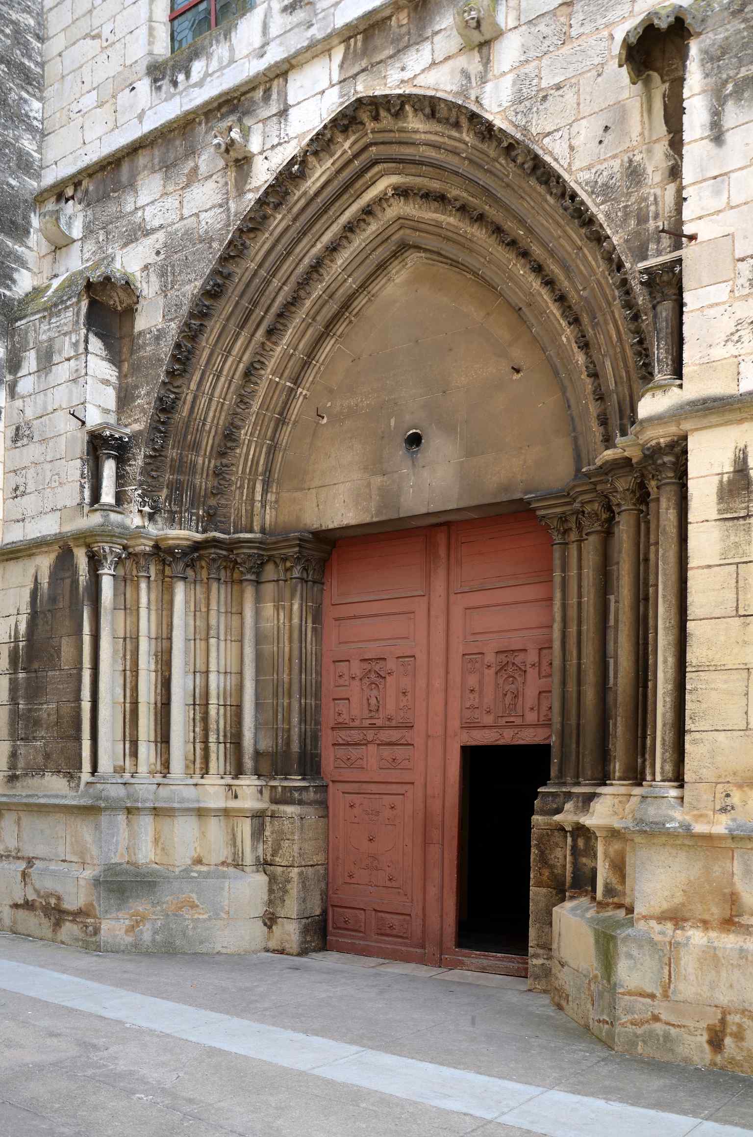 Observe the 1633 portal featuring high-relief statues of Saint Eusebius, the church's primary patron, and Saint Laurent, its secondary patron.