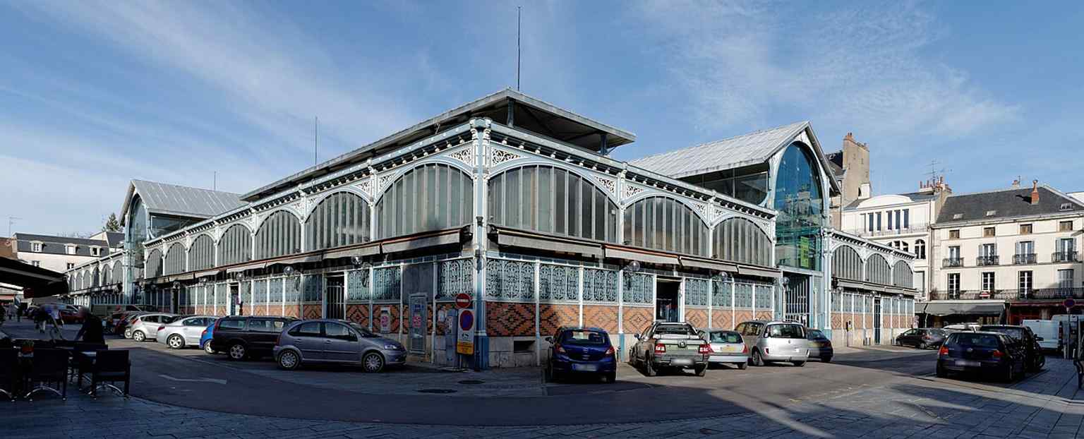 Admire the impressive metallic architecture of the Dijon Central Markets, built between 1873 and 1875, a structure designed by engineer Louis-Clément Weinberger.