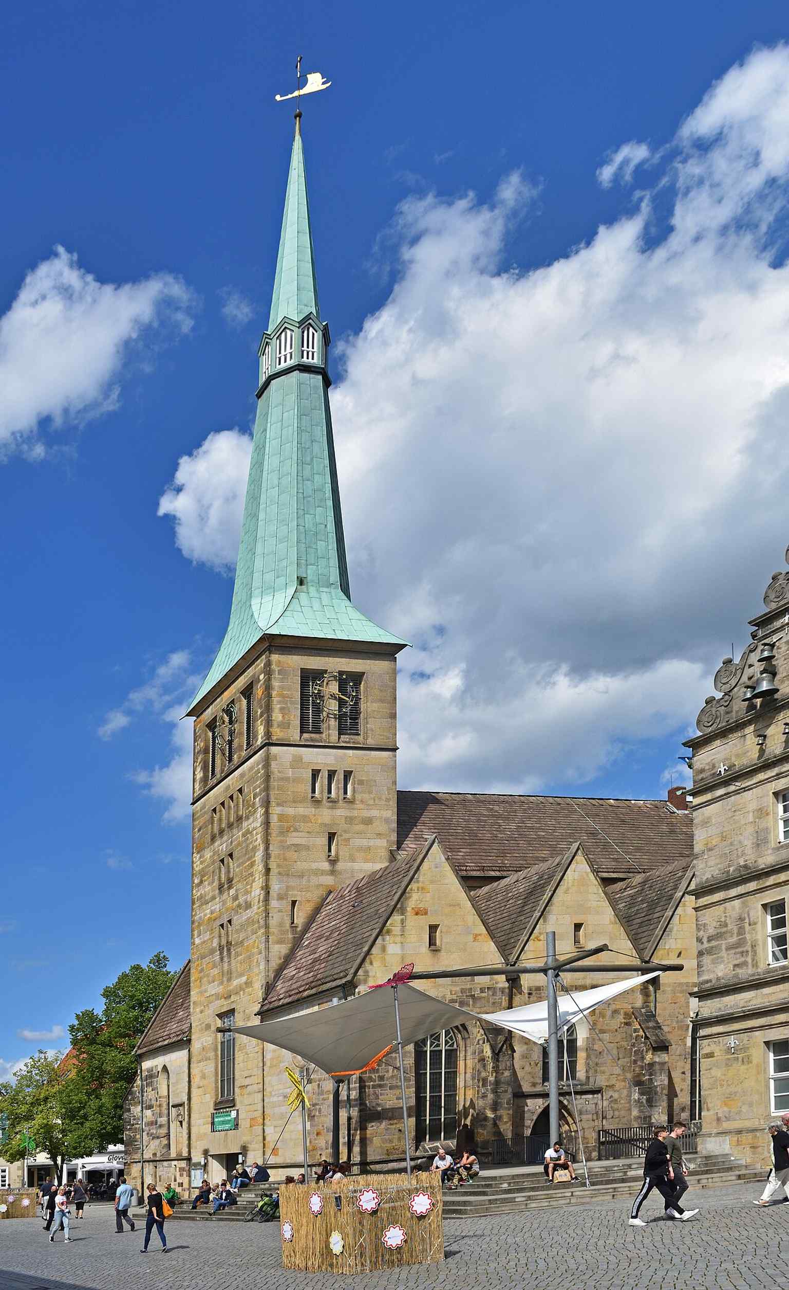 A clear view of Market Church St. Nicolai, the medieval parish church that forms the center of Hamelin’s old town.