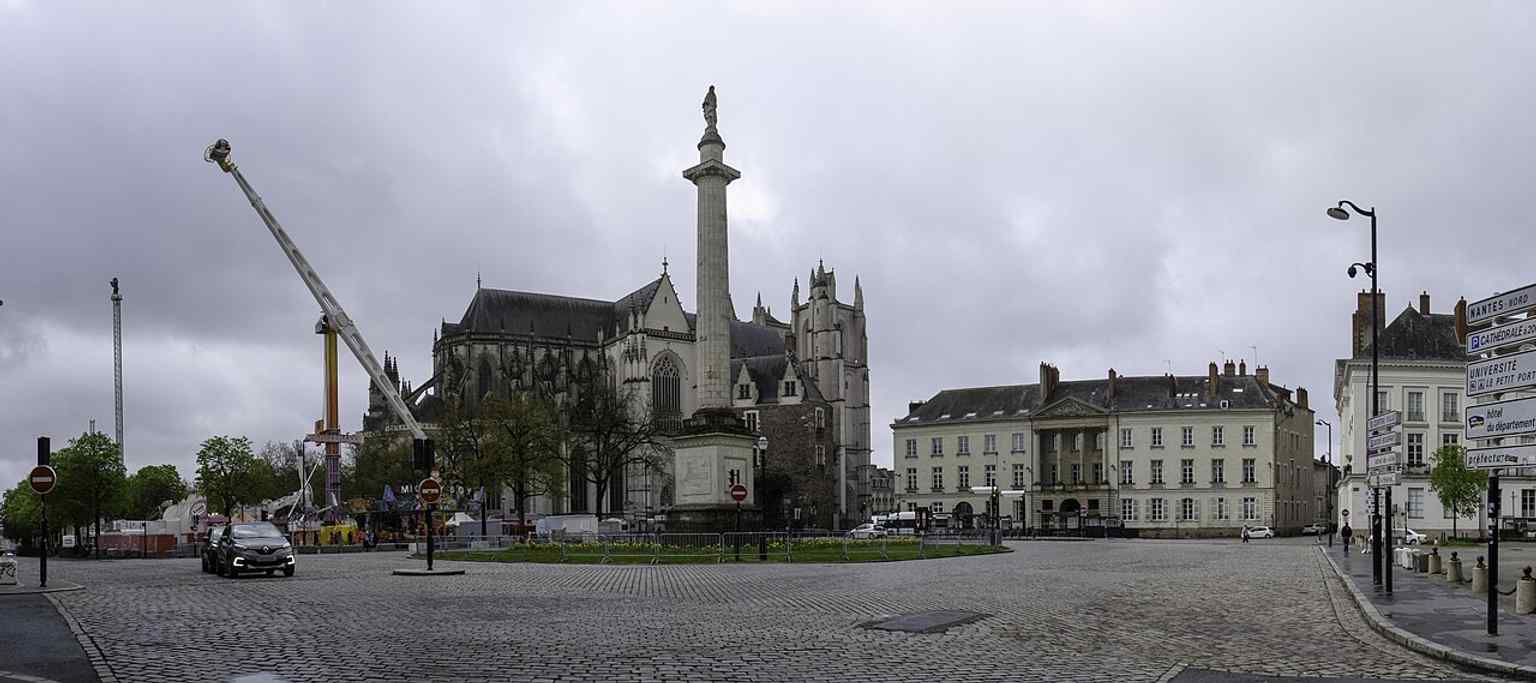 A wide panorama of Maréchal-Foch Square in Nantes, showing the urban space that links the old city to its former fortifications and the Cathedral district.