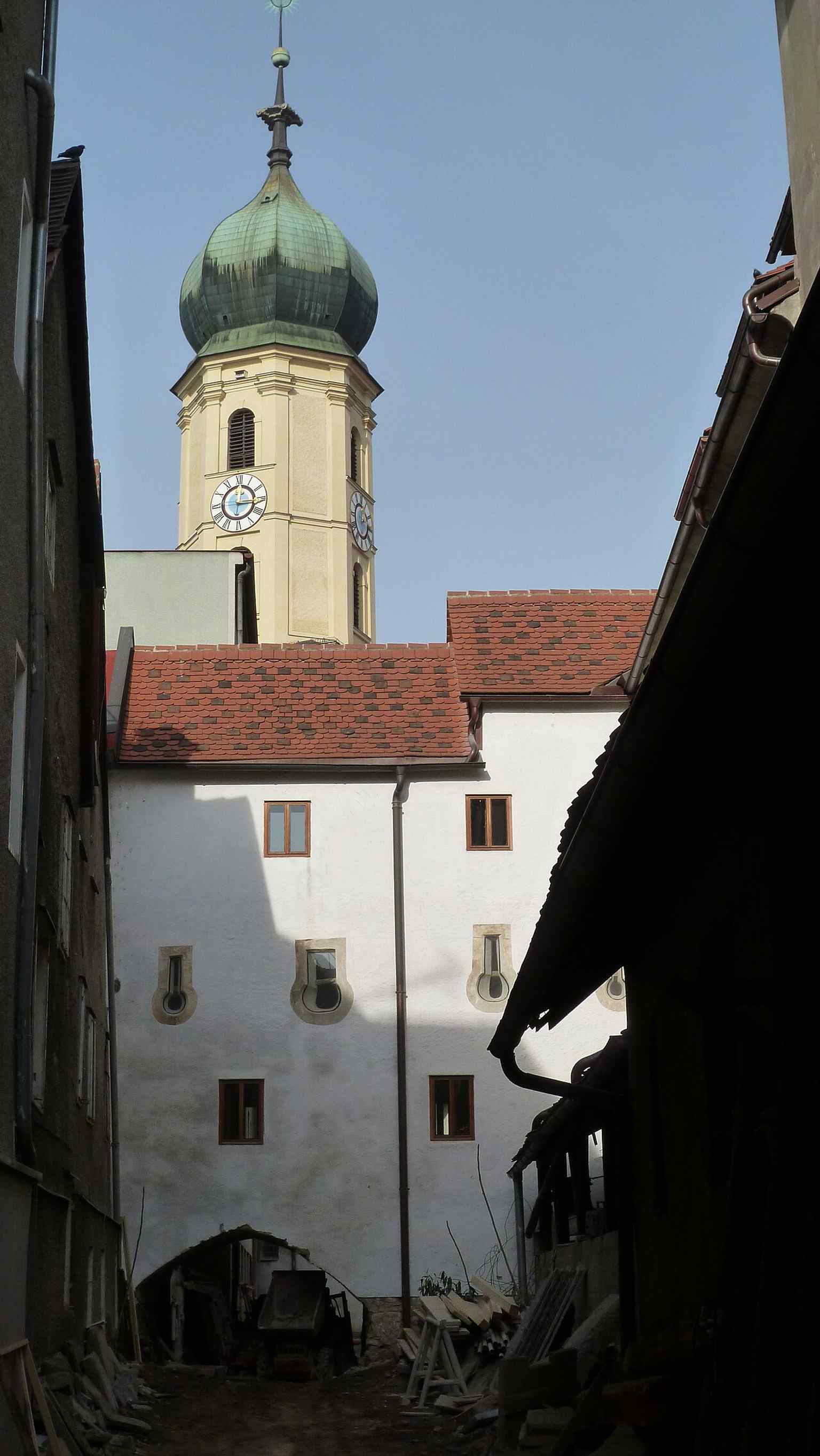 A wider view of the convent and former fortifications, matching the monastery’s location beside surviving sections of the medieval city wall.