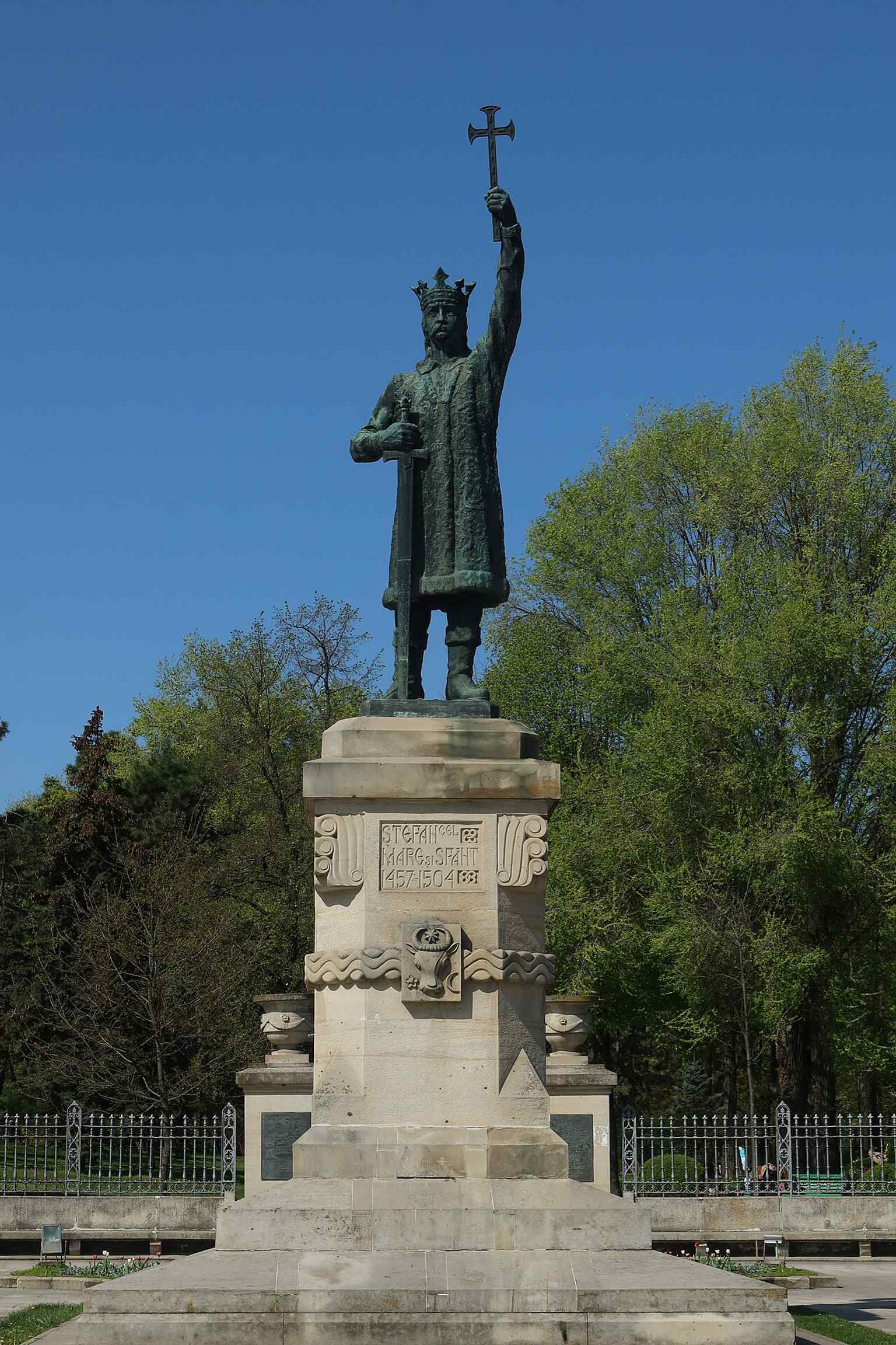 The monument with its formal stone base in the Public Garden, matching the restored 1990 setting and the statue’s central role in Chișinău.