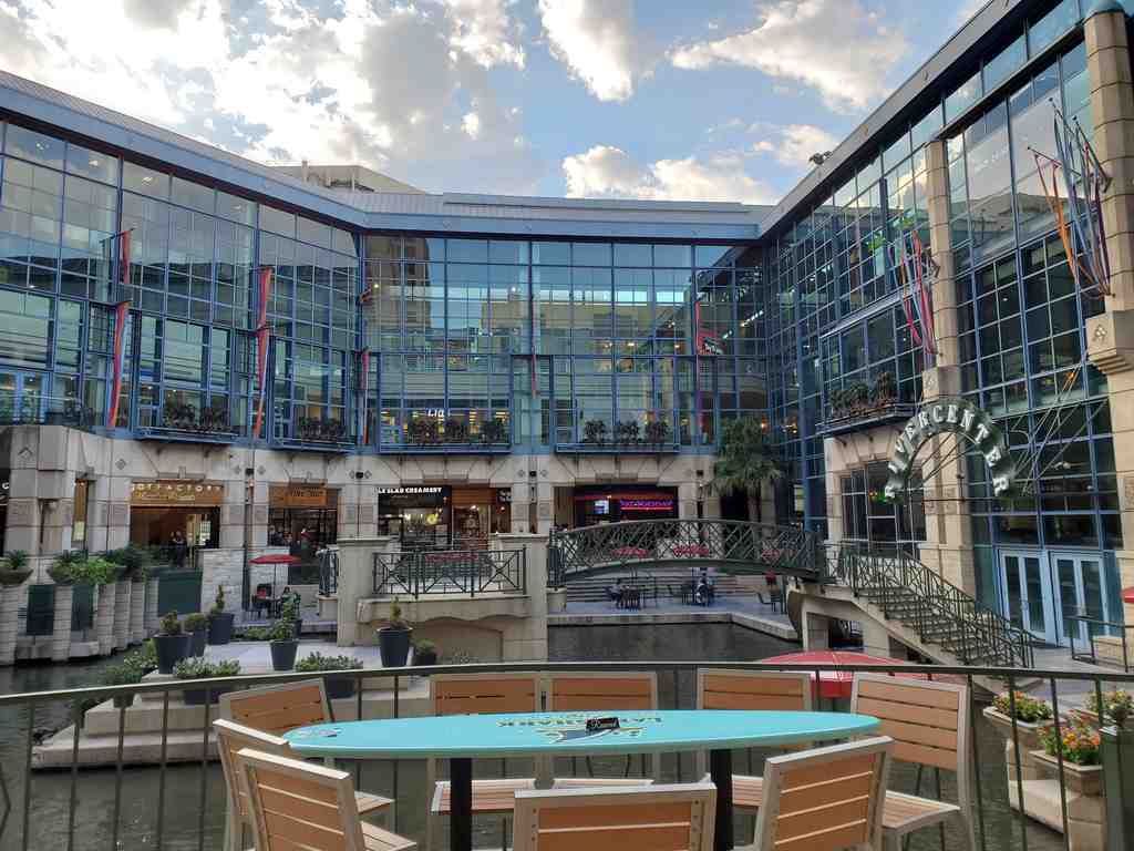 Shops at Rivercenter