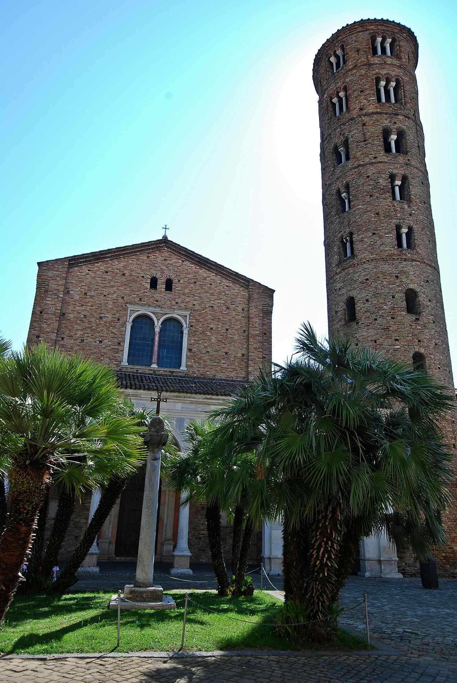 A full exterior view of Sant’Apollinare Nuovo before the modern crowds, useful for showing the basilica’s austere brick body and gabled front.