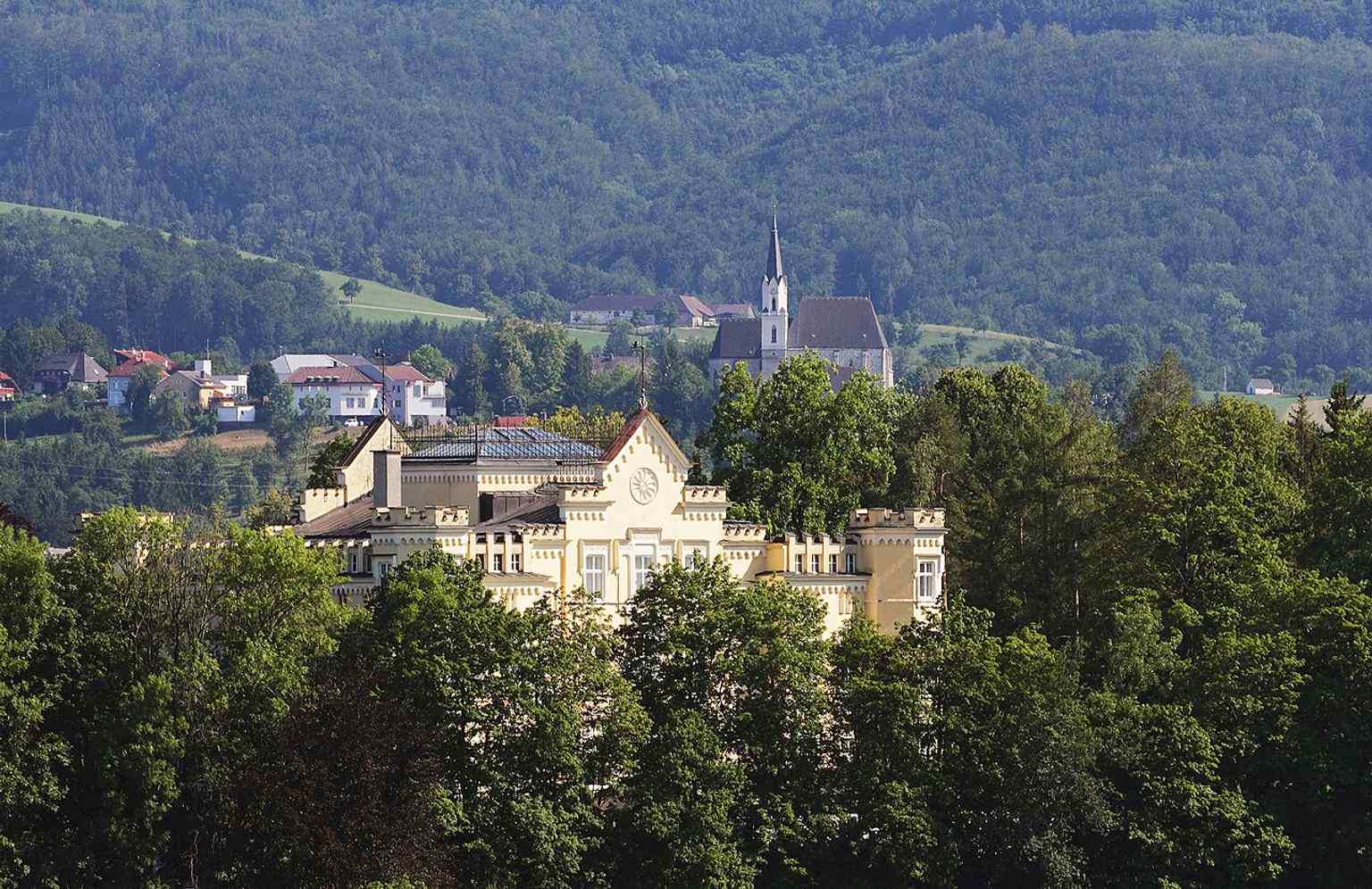Another elevated city view that emphasizes the castle’s placement above Steyr and its relationship to nearby landmarks.